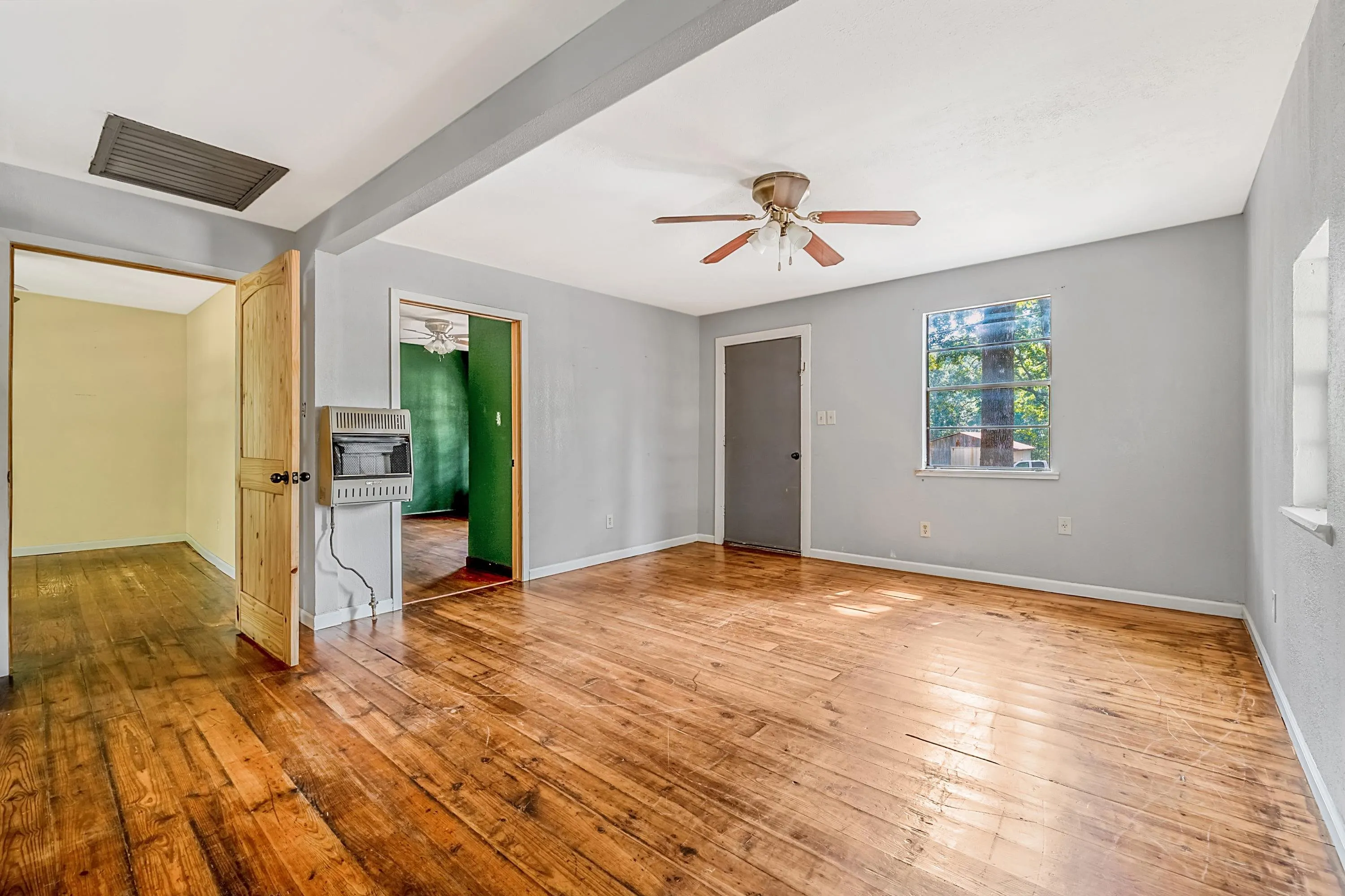Property at 215  Taylor - Image 8