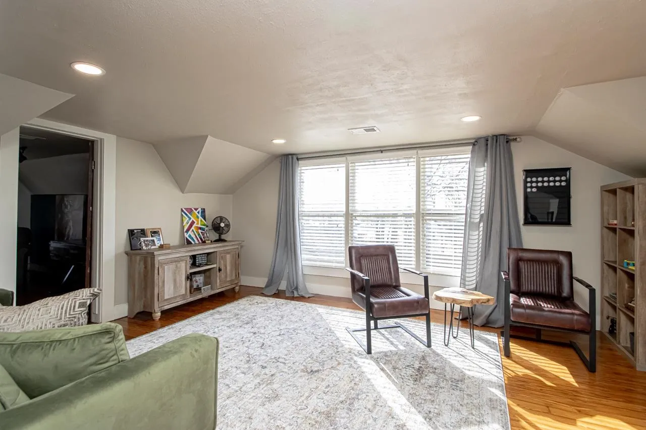 Property at 312 W South - Image 24