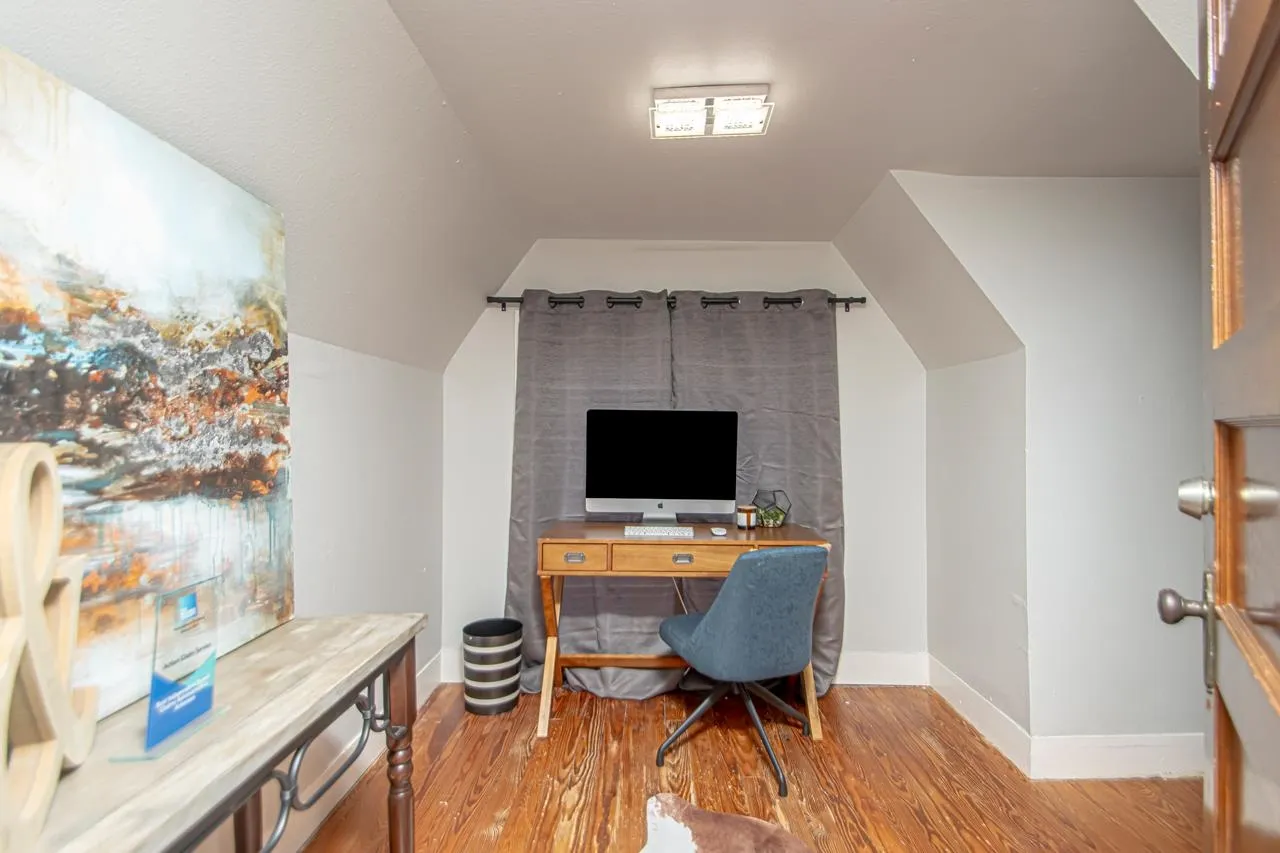 Property at 312 W South - Image 17