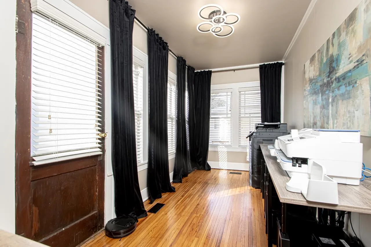 Property at 312 W South - Image 11