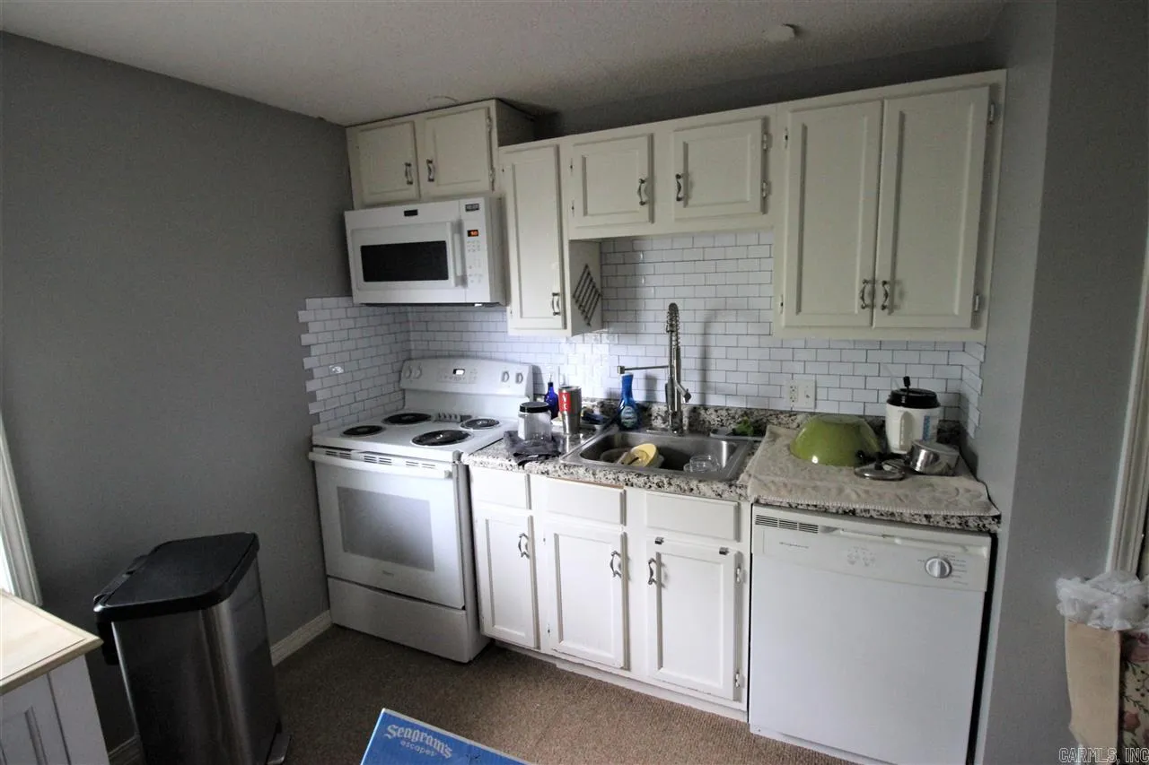 Property at 604 N 2nd - Image 9