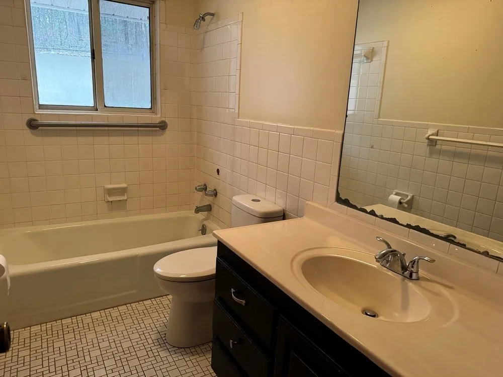 Property at 32 W Lakeshore - Image 11