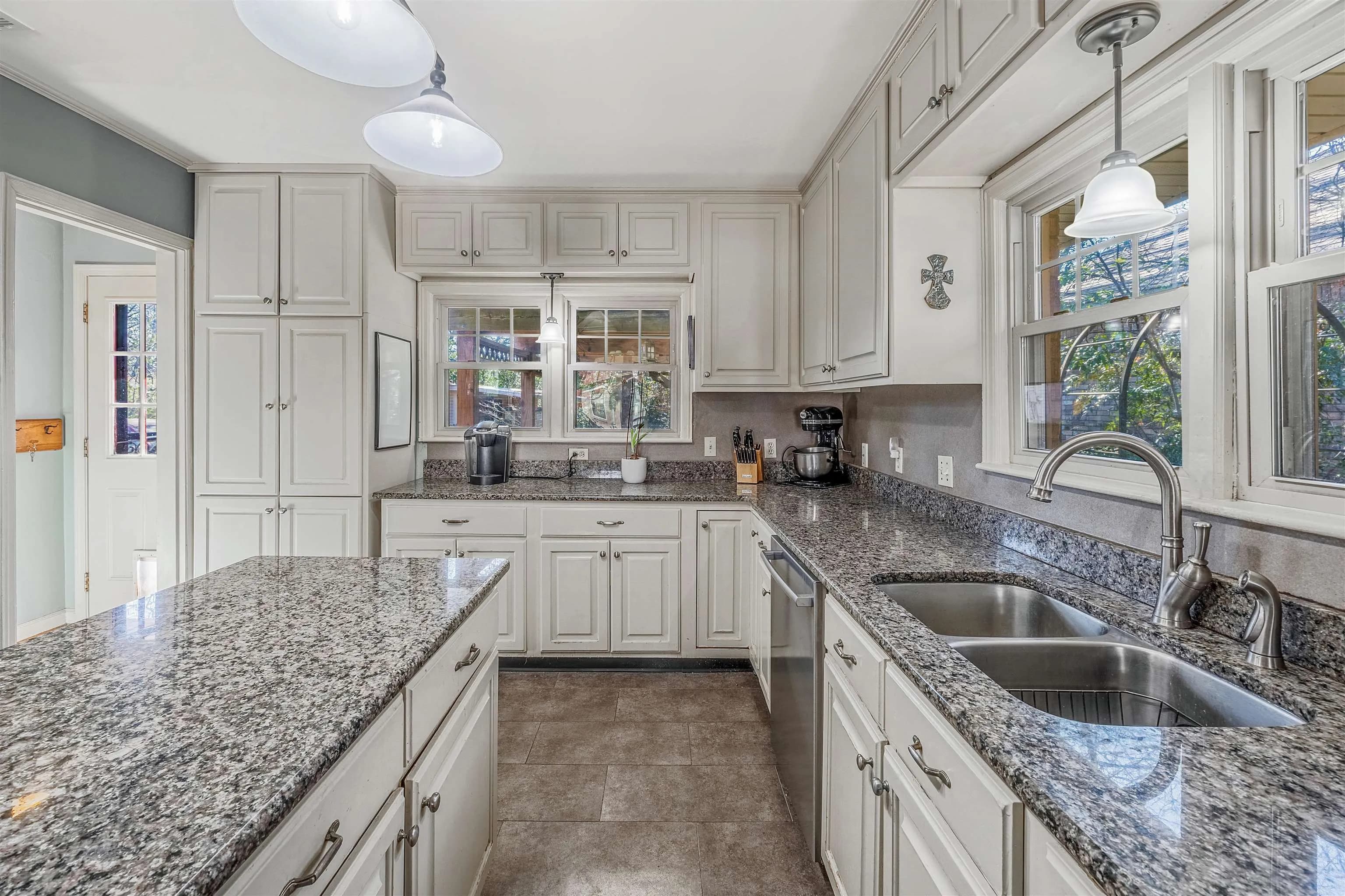 Property at 310 E A - Image 11