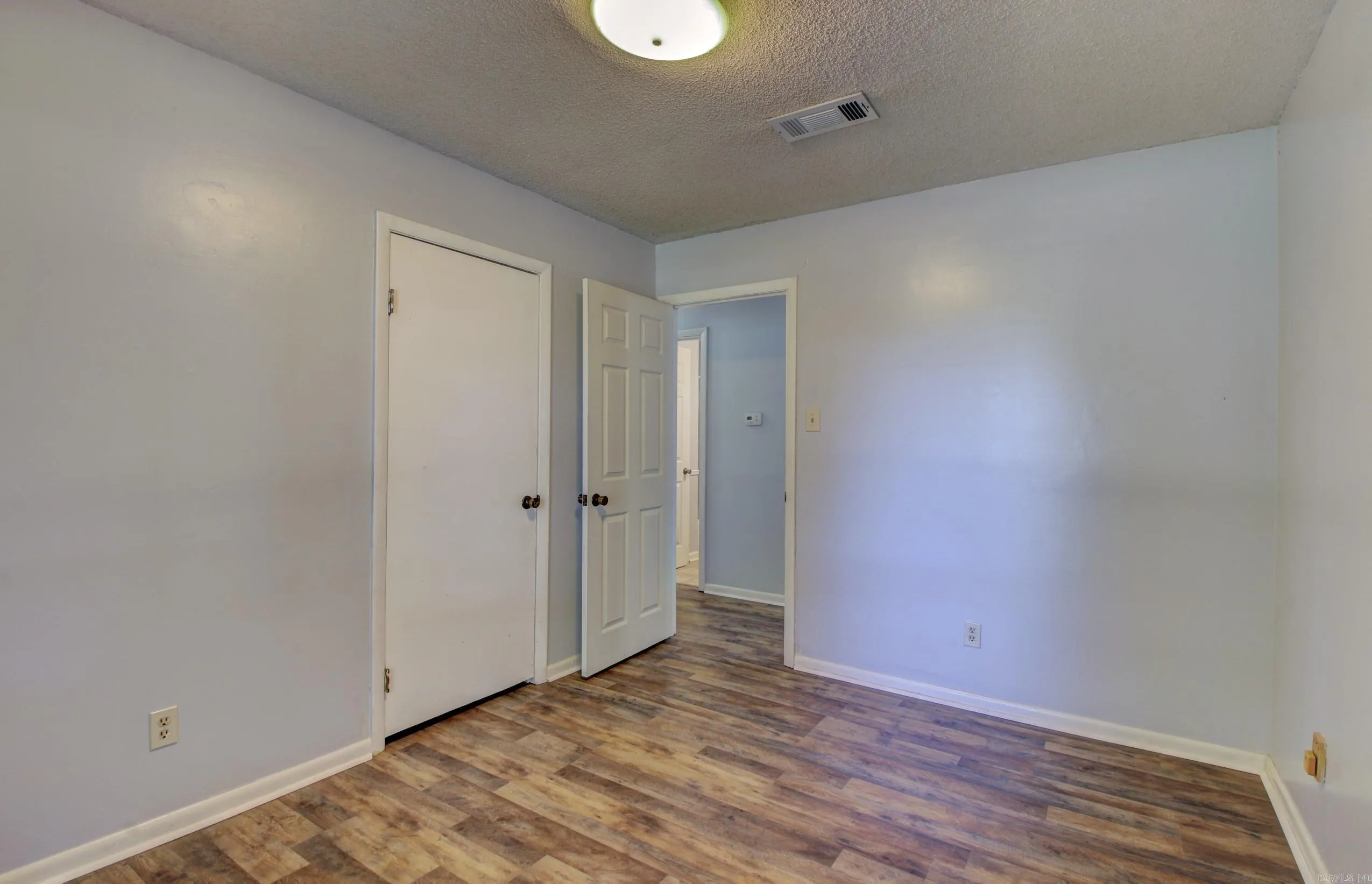 Property at 1005  Towering oaks - Image 29