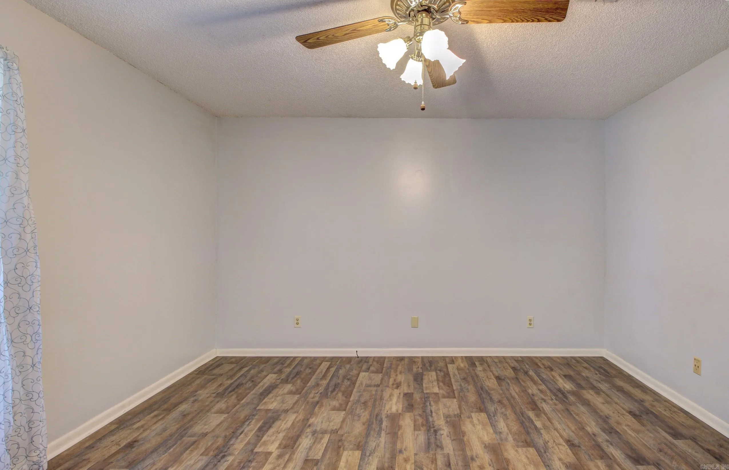Property at 1005  Towering oaks - Image 37