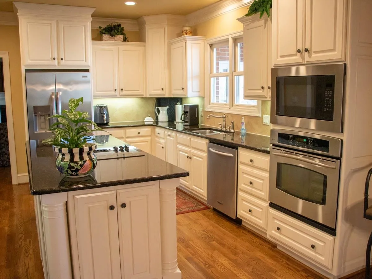Property at 427  Gilder - Image 5