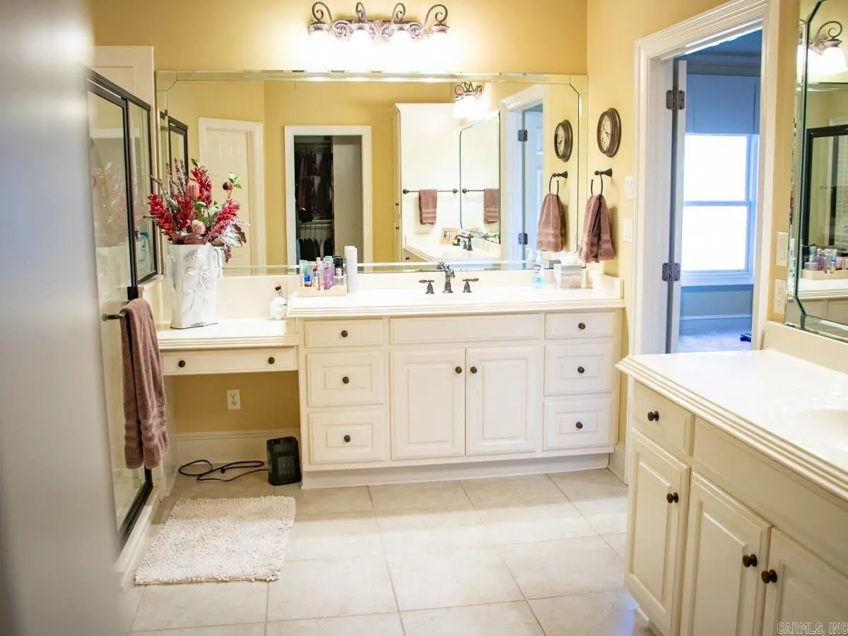 Property at 427  Gilder - Image 23