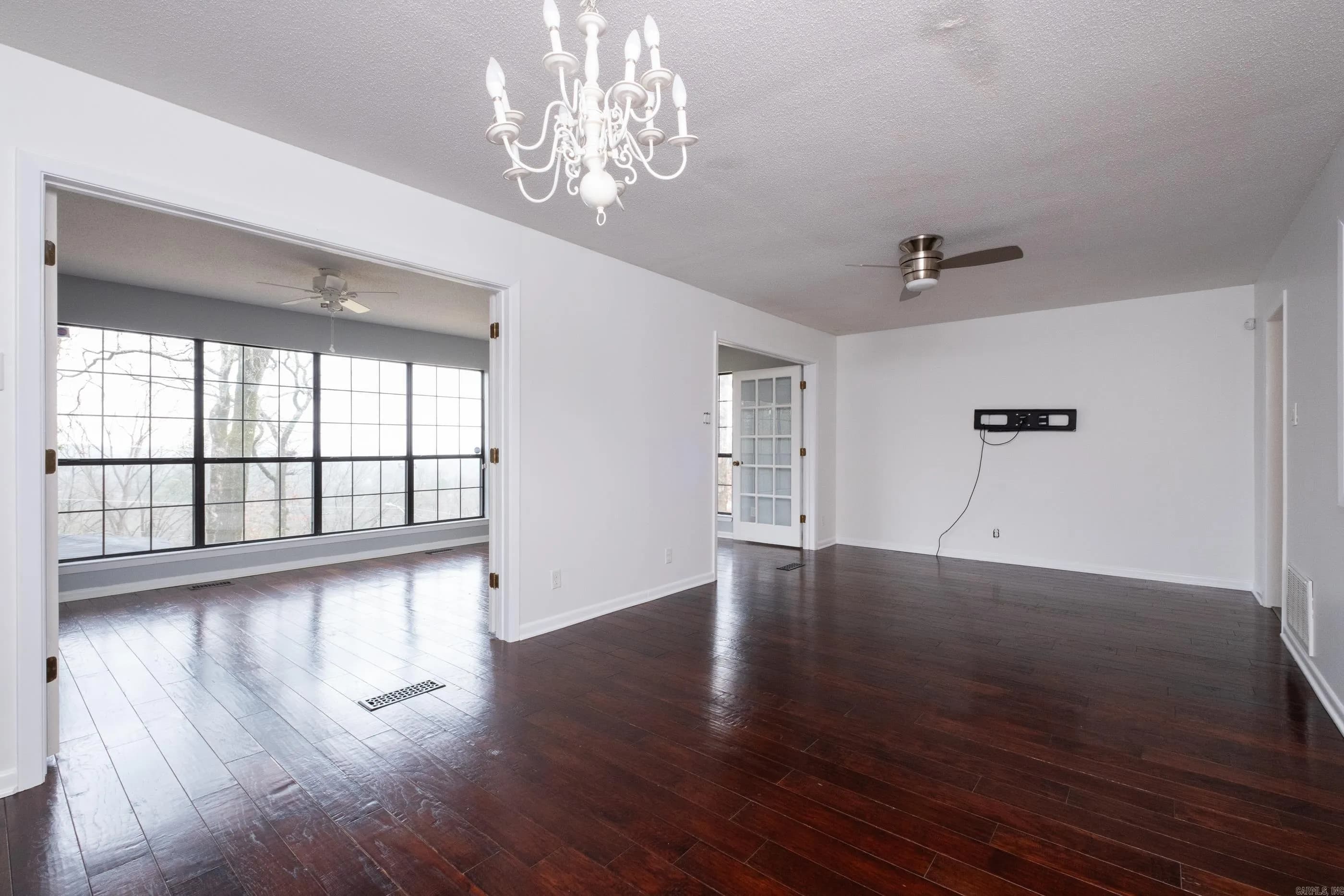 Property at 304  Windhill - Image 9