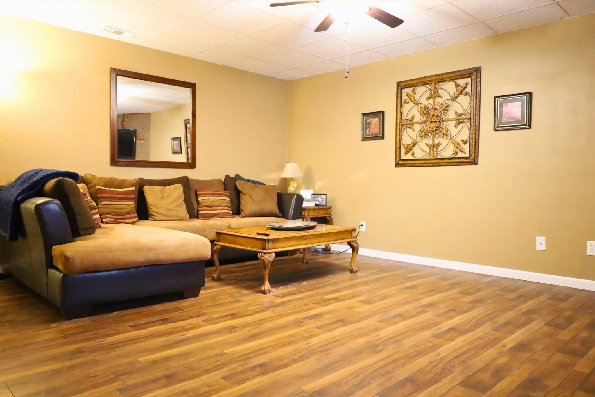 Property at 800 E Hillview - Image 6