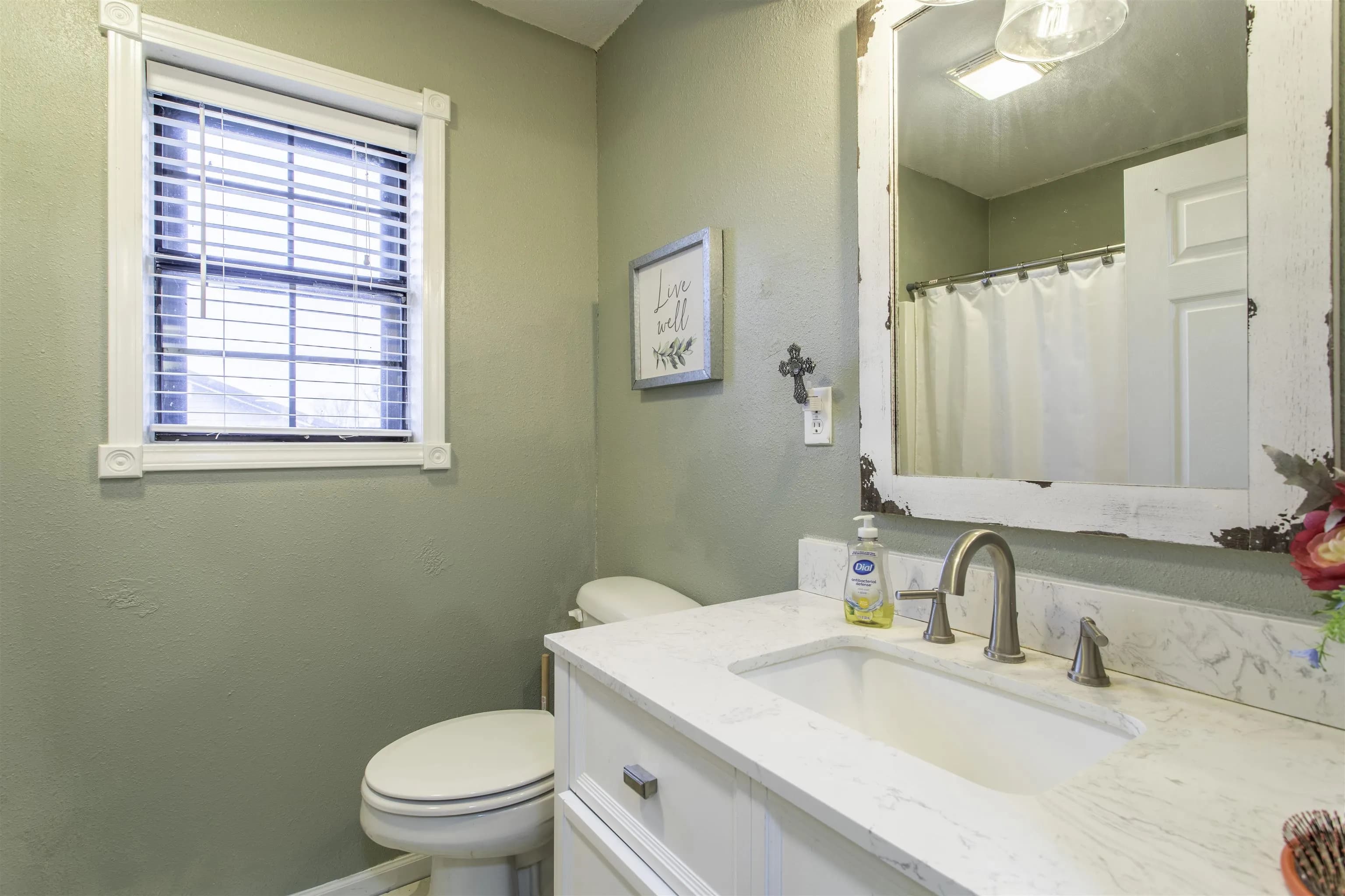 Property at 110 N Hendrix - Image 10
