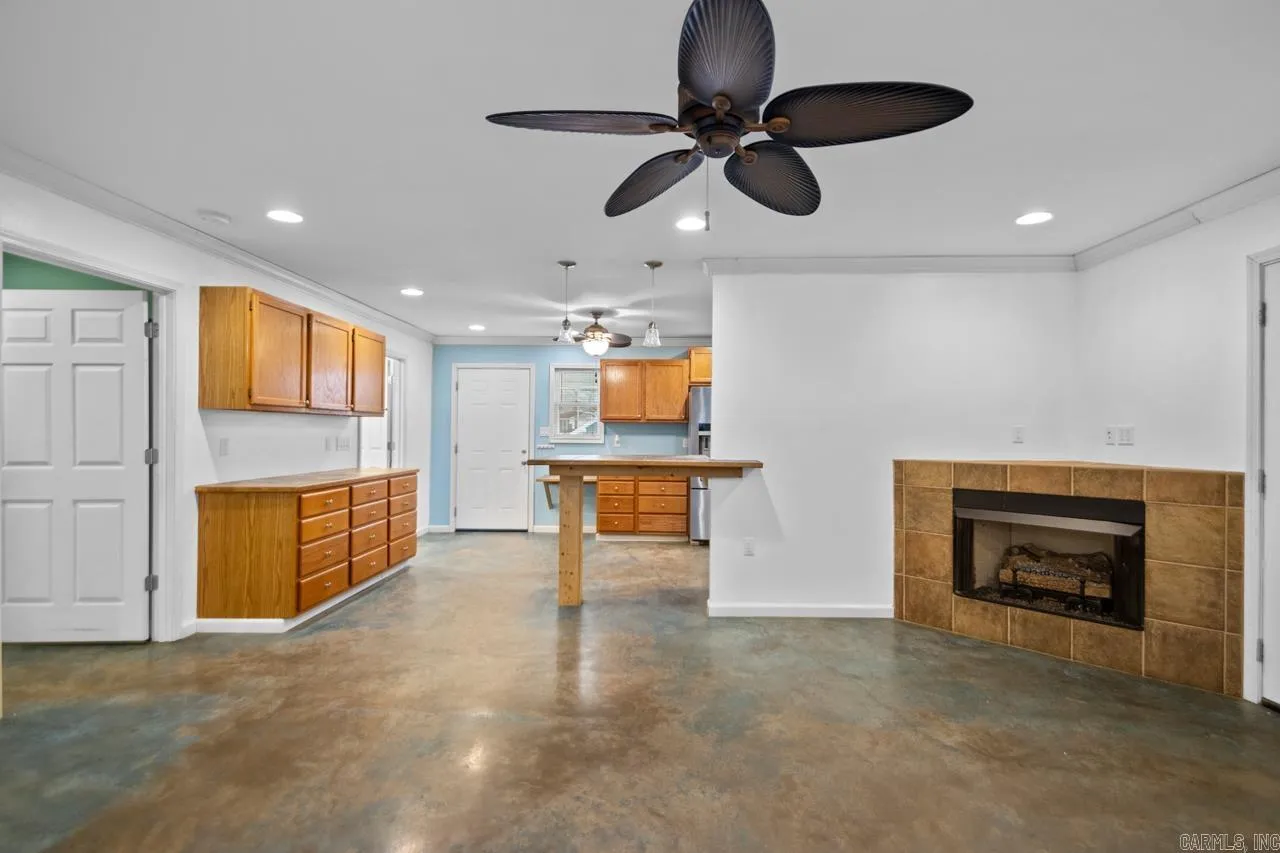 Property at 903-1  Grand - Image 10