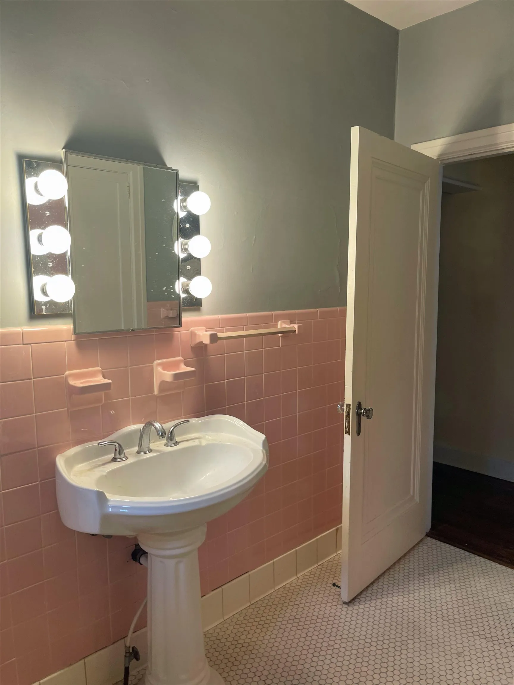 Property at 212 E Vernon - Image 11