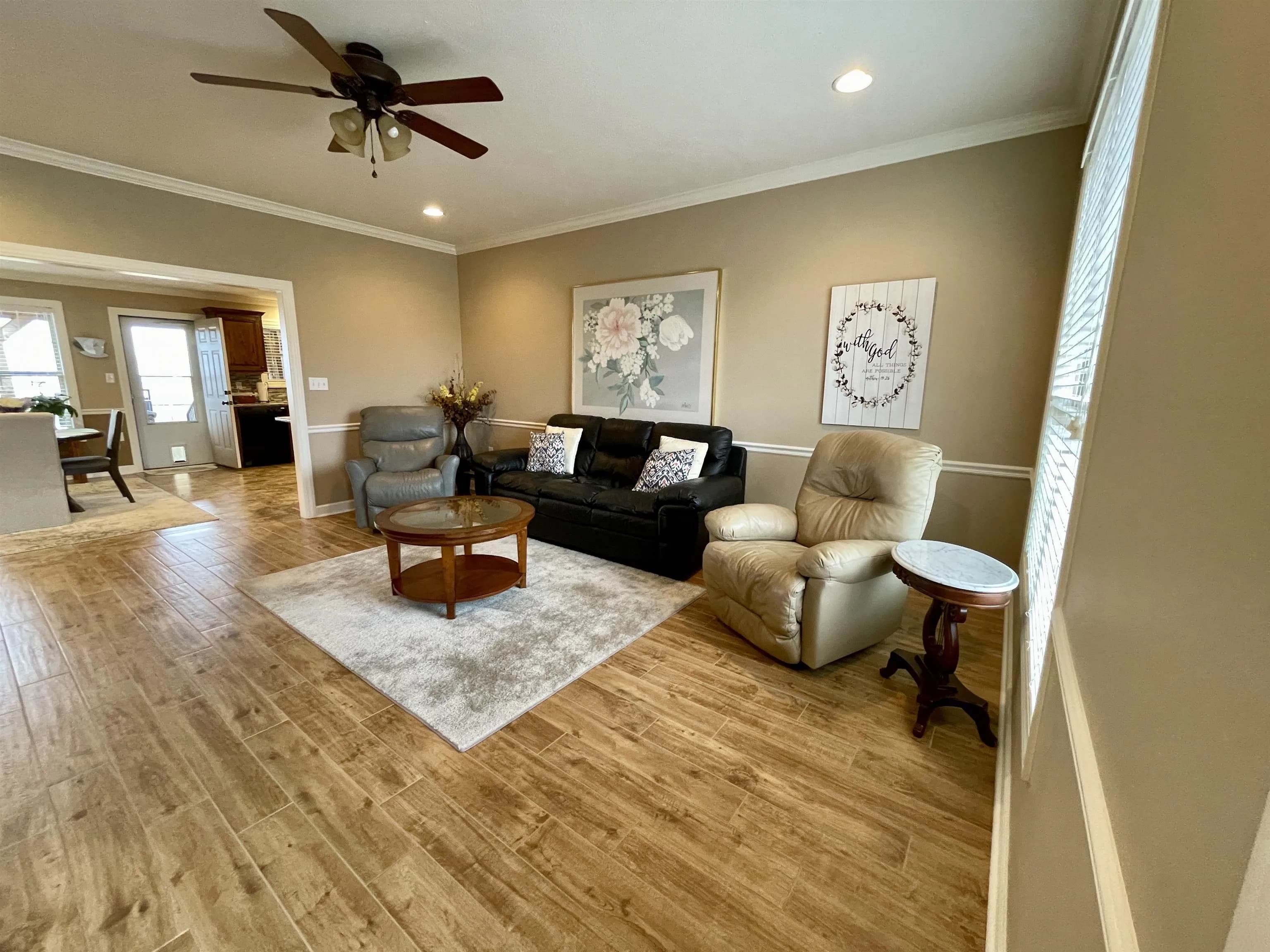Property at 909  Greenwood - Image 11