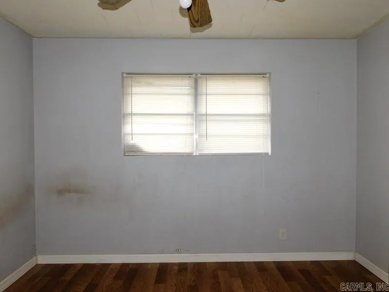Property at 404 W Collins - Image 9