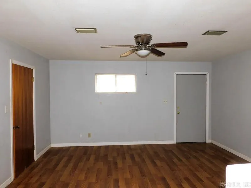 Property at 404 W Collins - Image 5