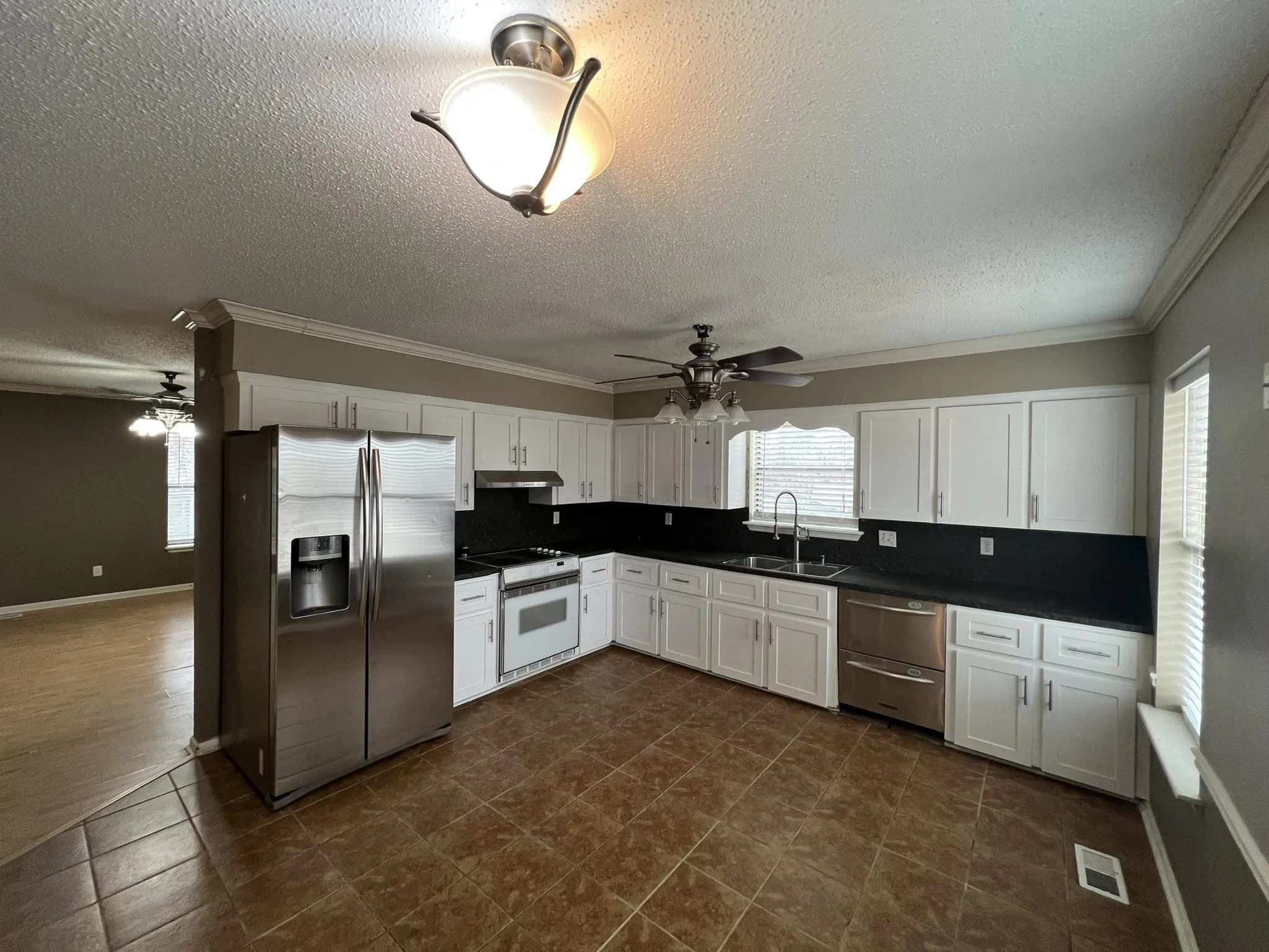 Property at 8  Thornhill - Image 21