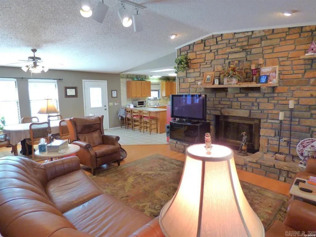 Property at 100  Chief - Image 7