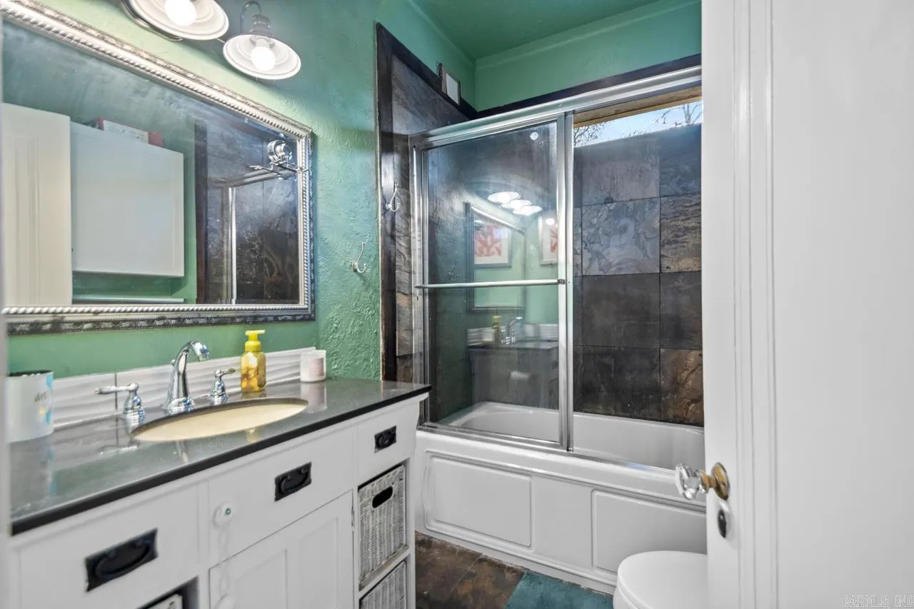 Property at 120 W G - Image 23