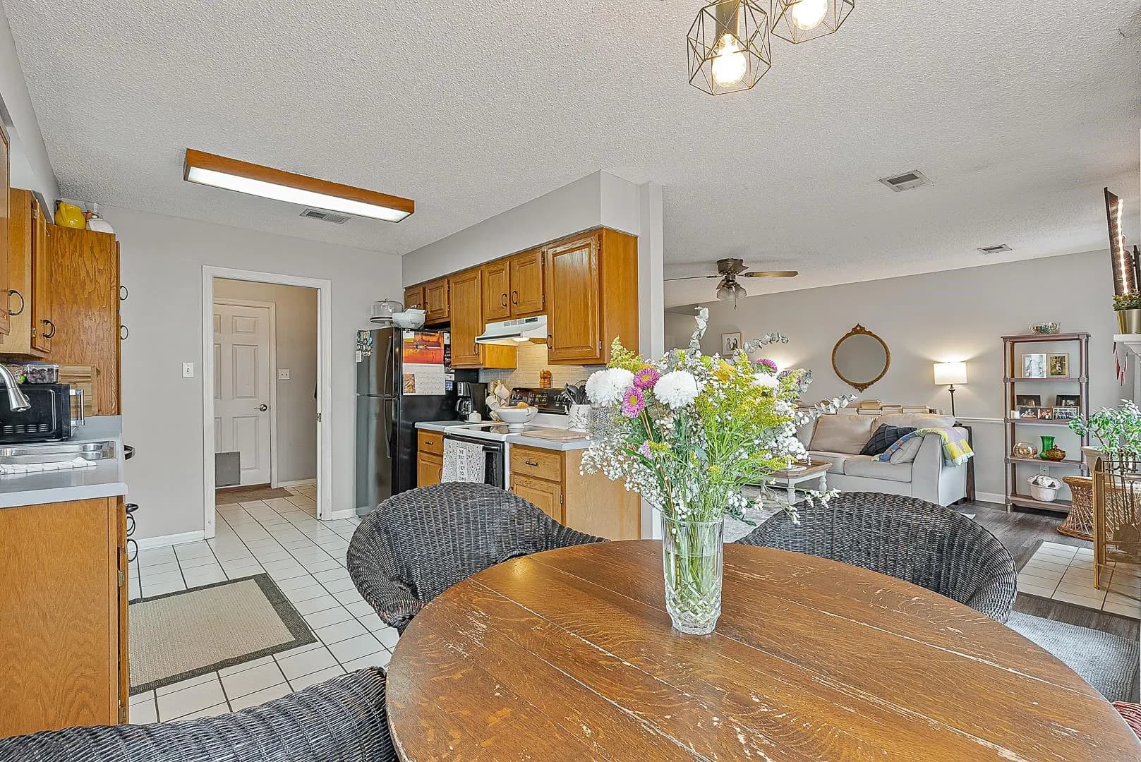 Property at 1714  Crepe myrtle - Image 14