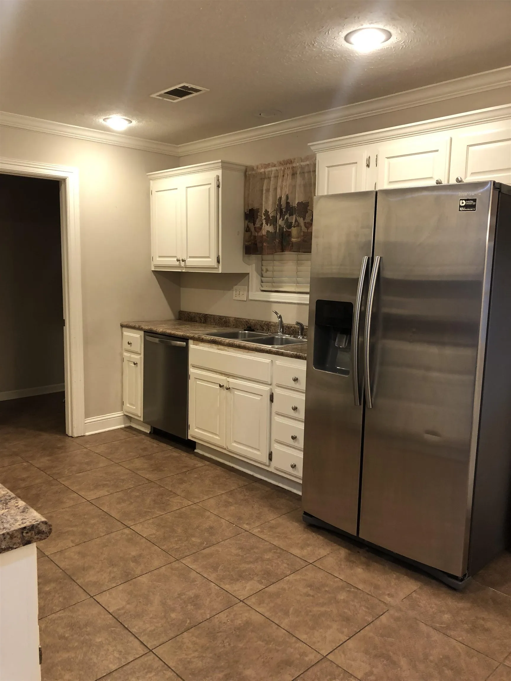 Property at 104  Chippewa - Image 5