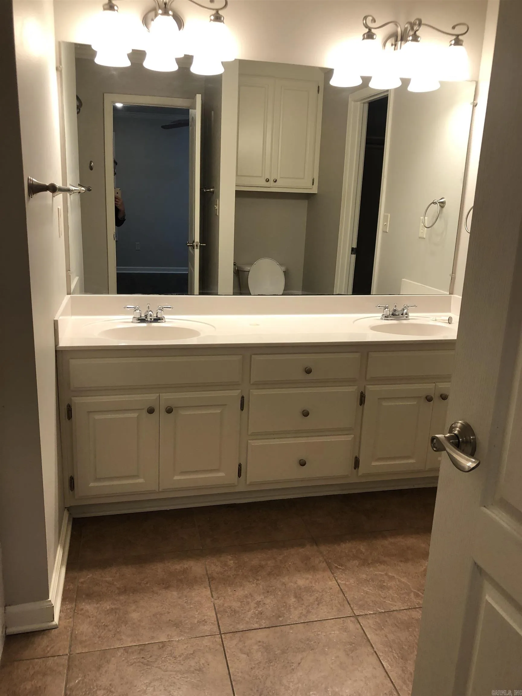 Property at 104  Chippewa - Image 8