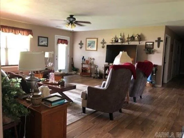 Property at 882  Gr 431 - Image 12