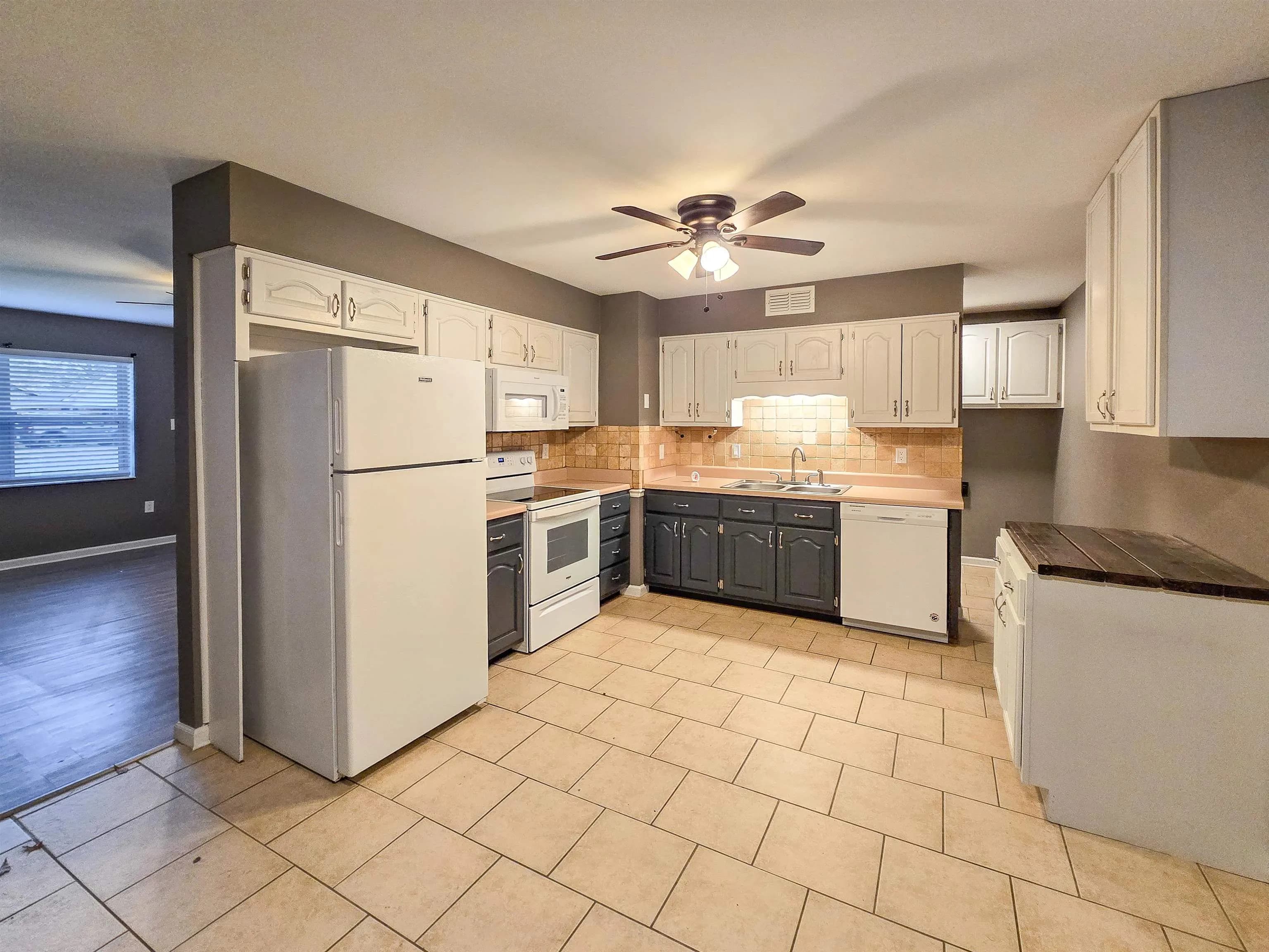 Property at 203  Beley - Image 4