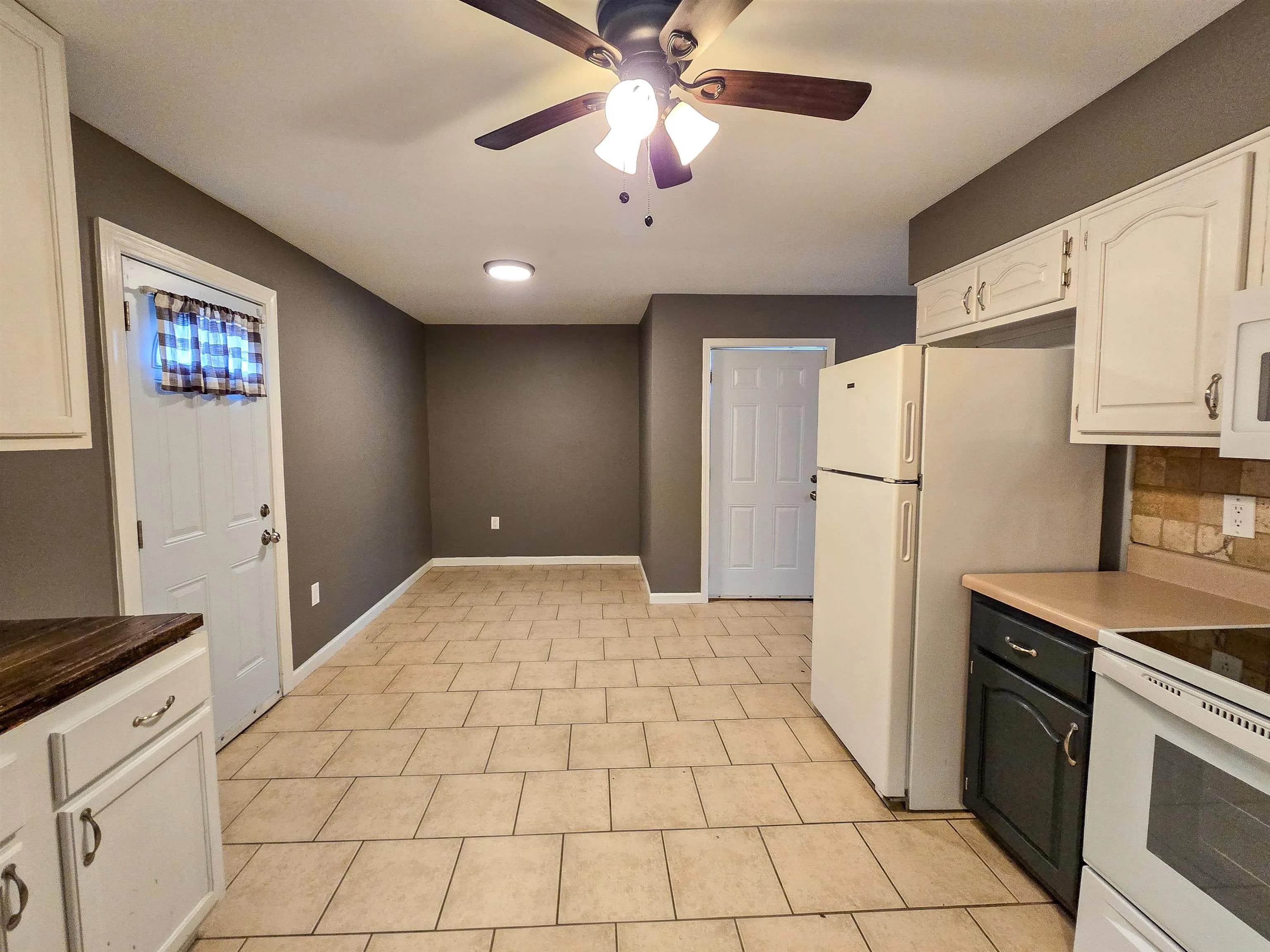 Property at 203  Beley - Image 8