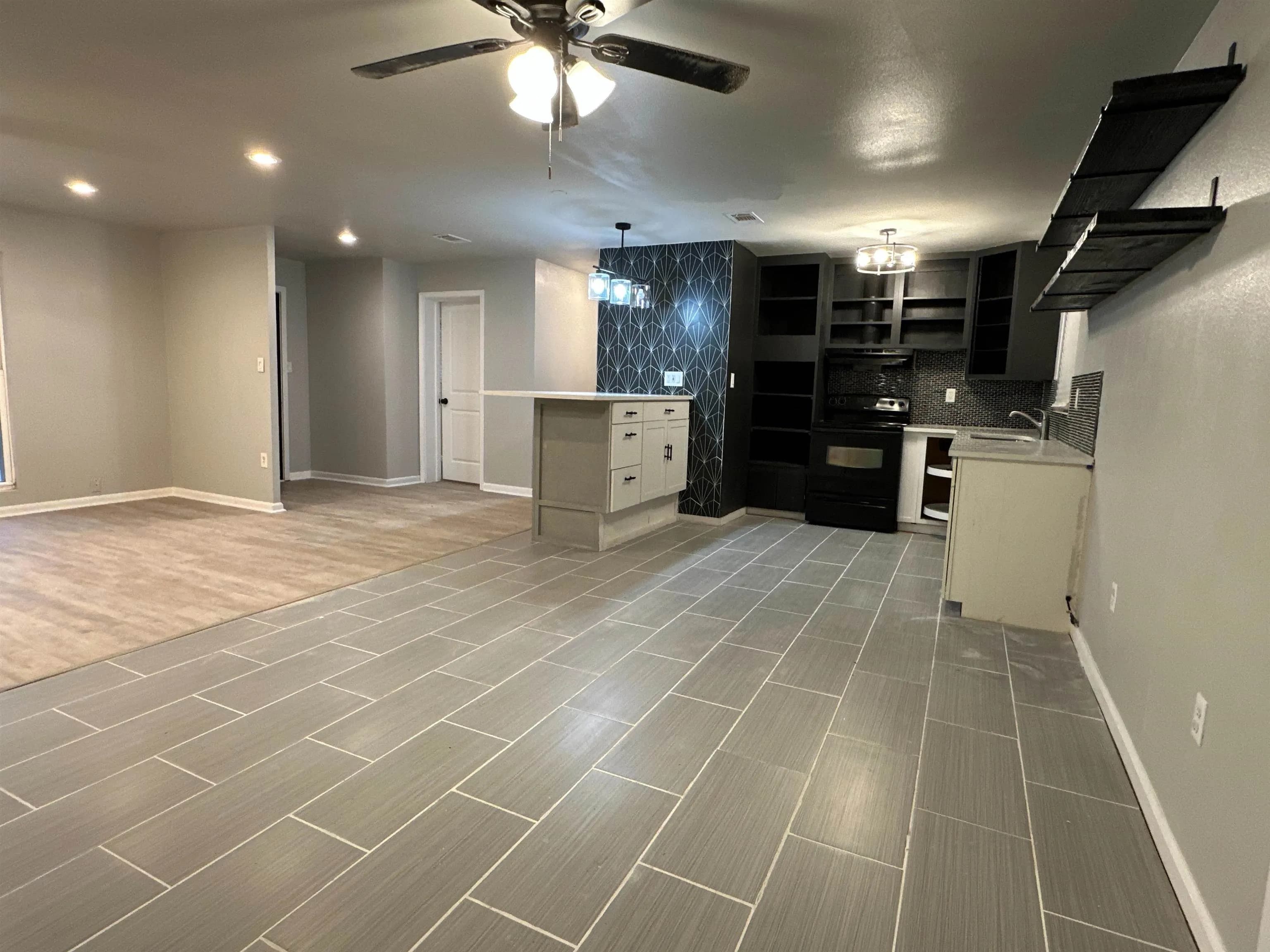 Property at 1119  Edgehill - Image 12