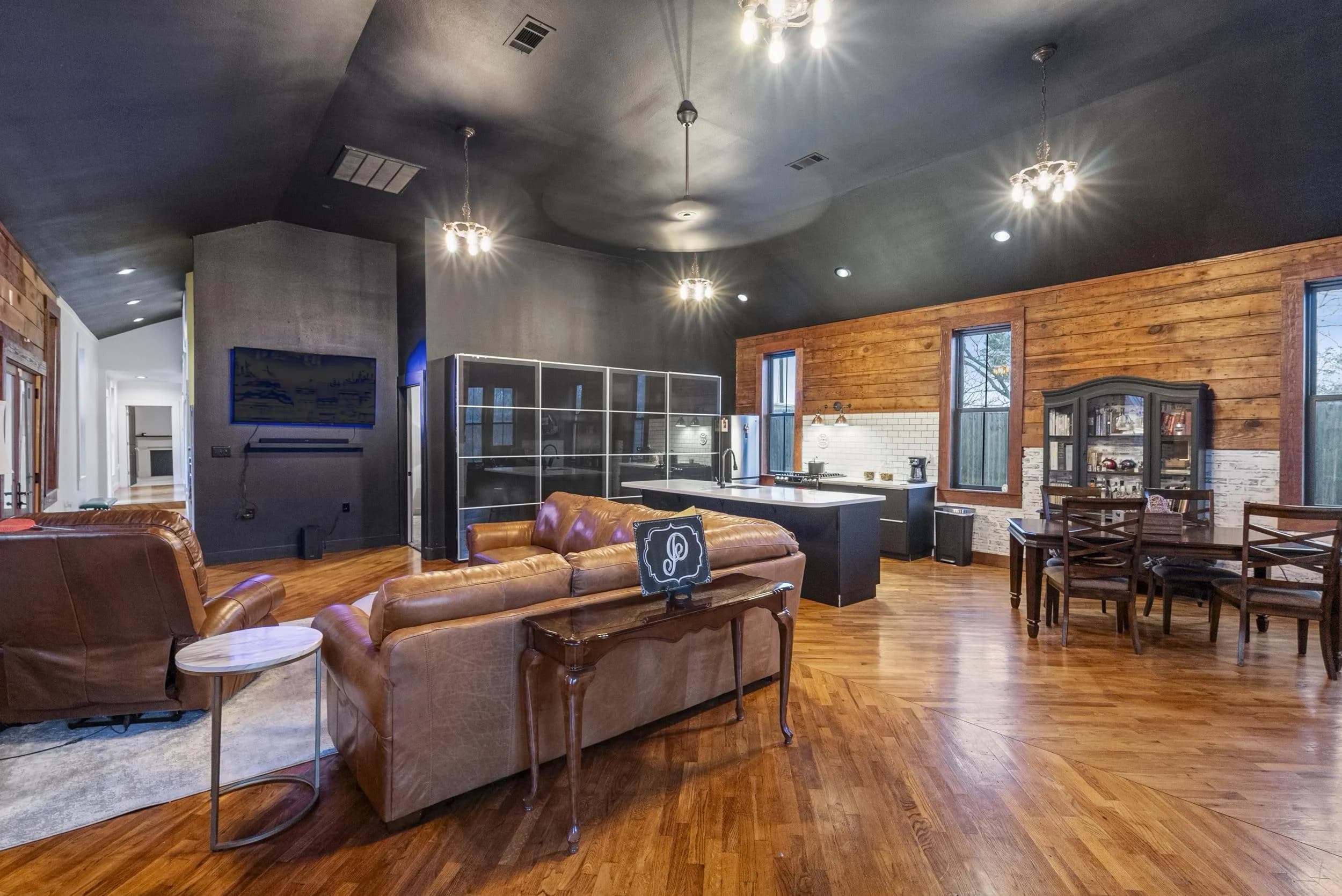 Property at 213  Volman - Image 7