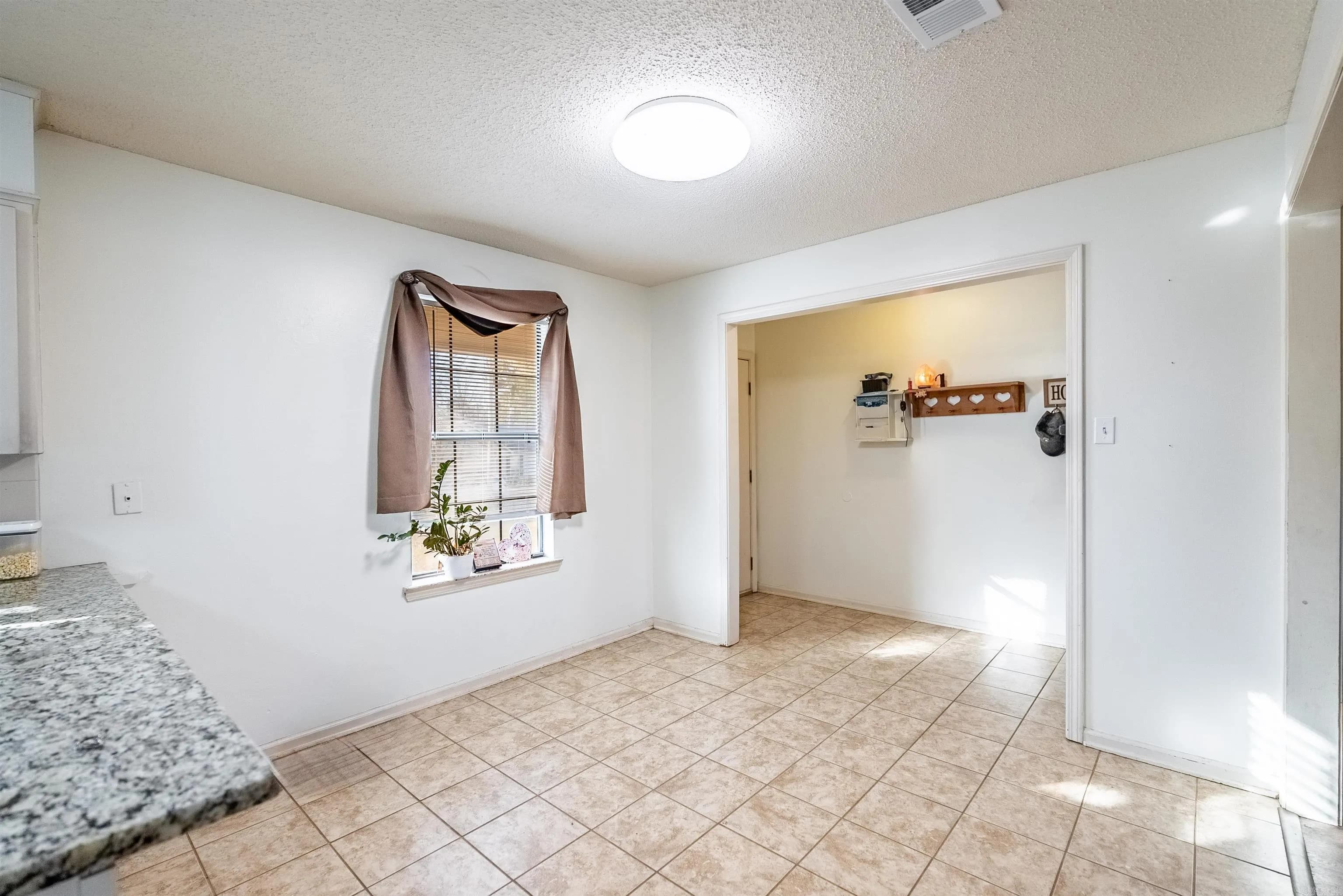 Property at 1002  Latigo - Image 10