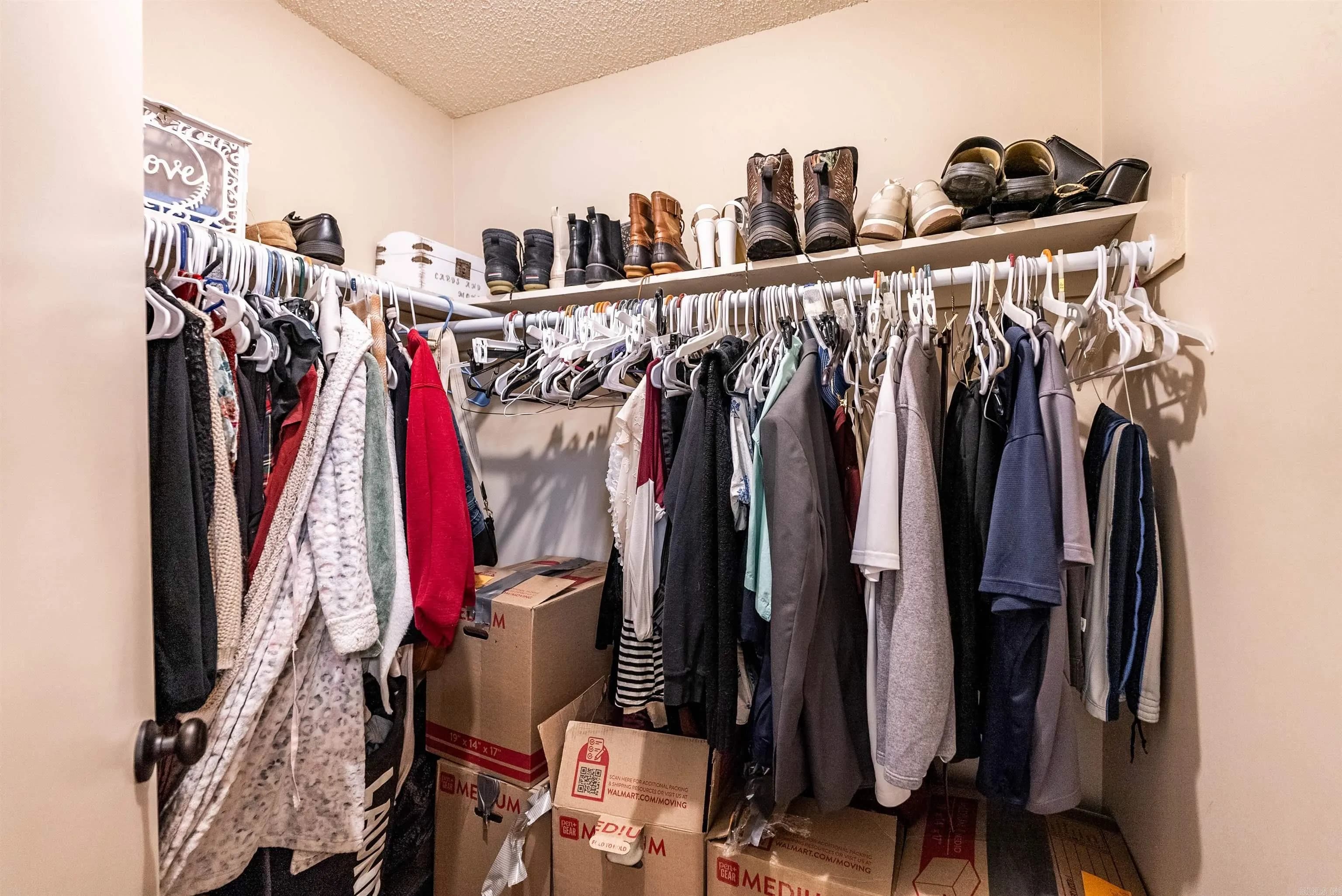 Property at 1002  Latigo - Image 31