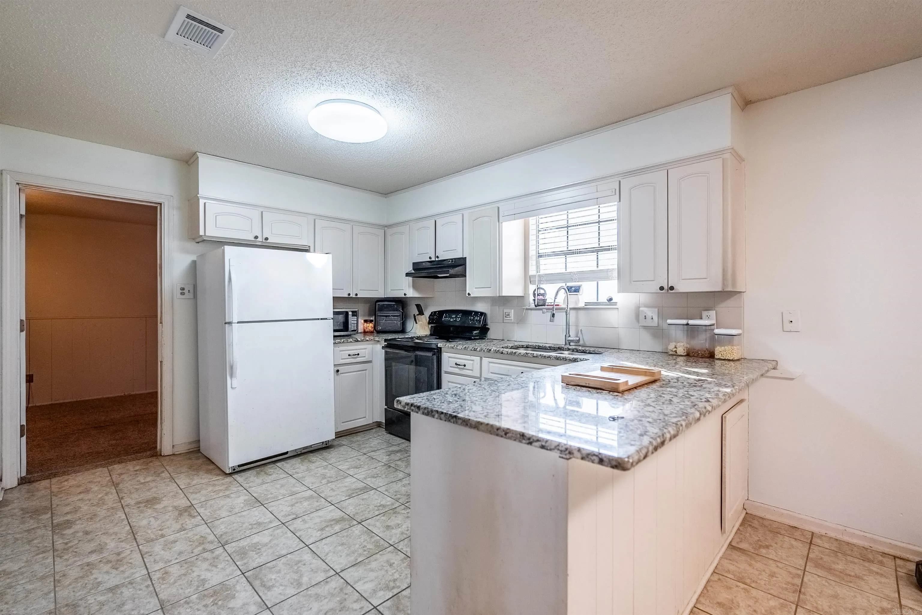 Property at 1002  Latigo - Image 11