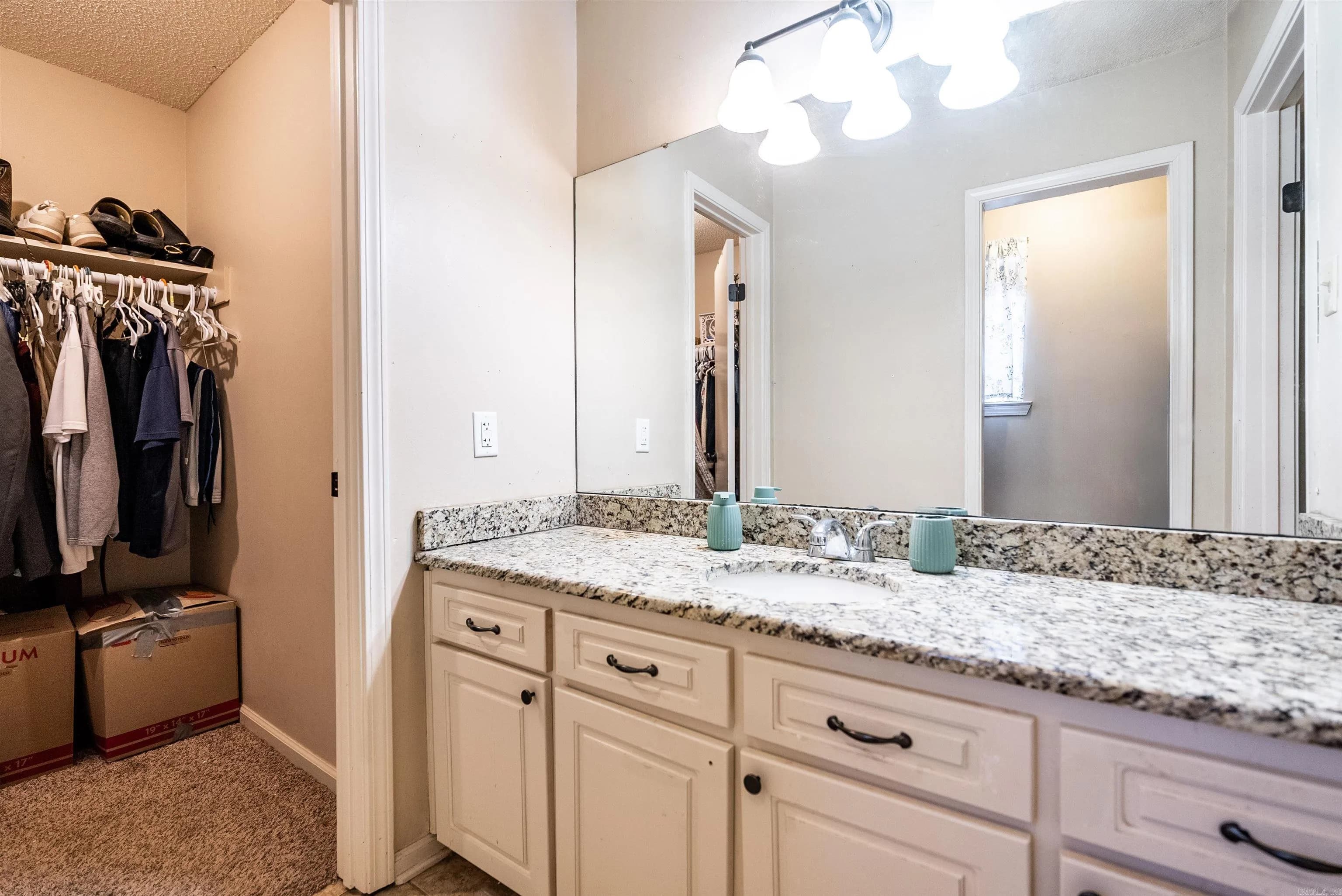 Property at 1002  Latigo - Image 30