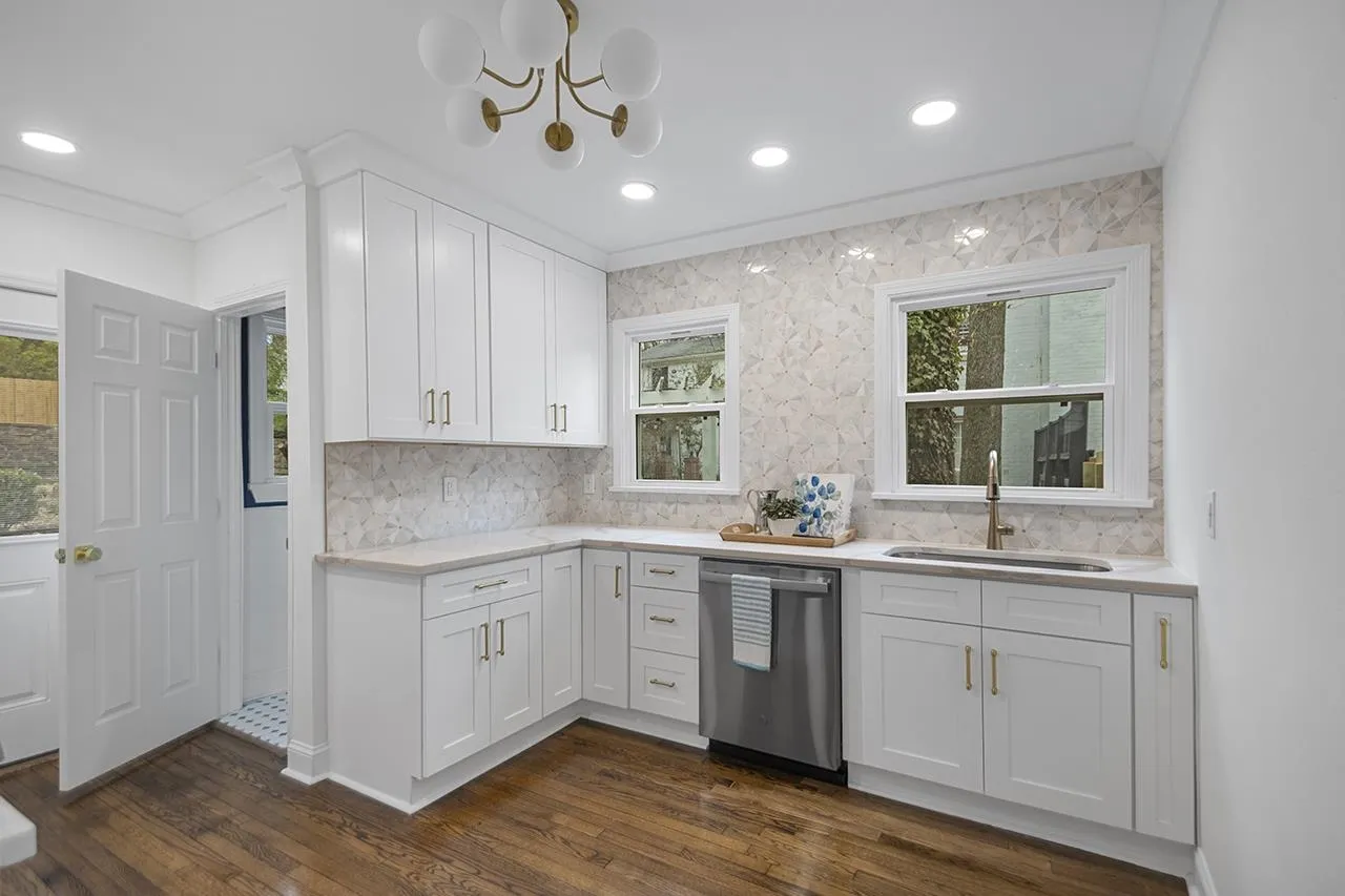 Property at 6404  Cantrell rd - Image 11