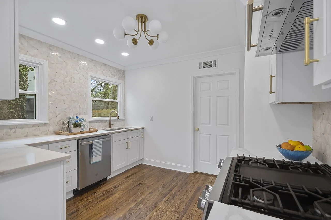 Property at 6404  Cantrell rd - Image 12