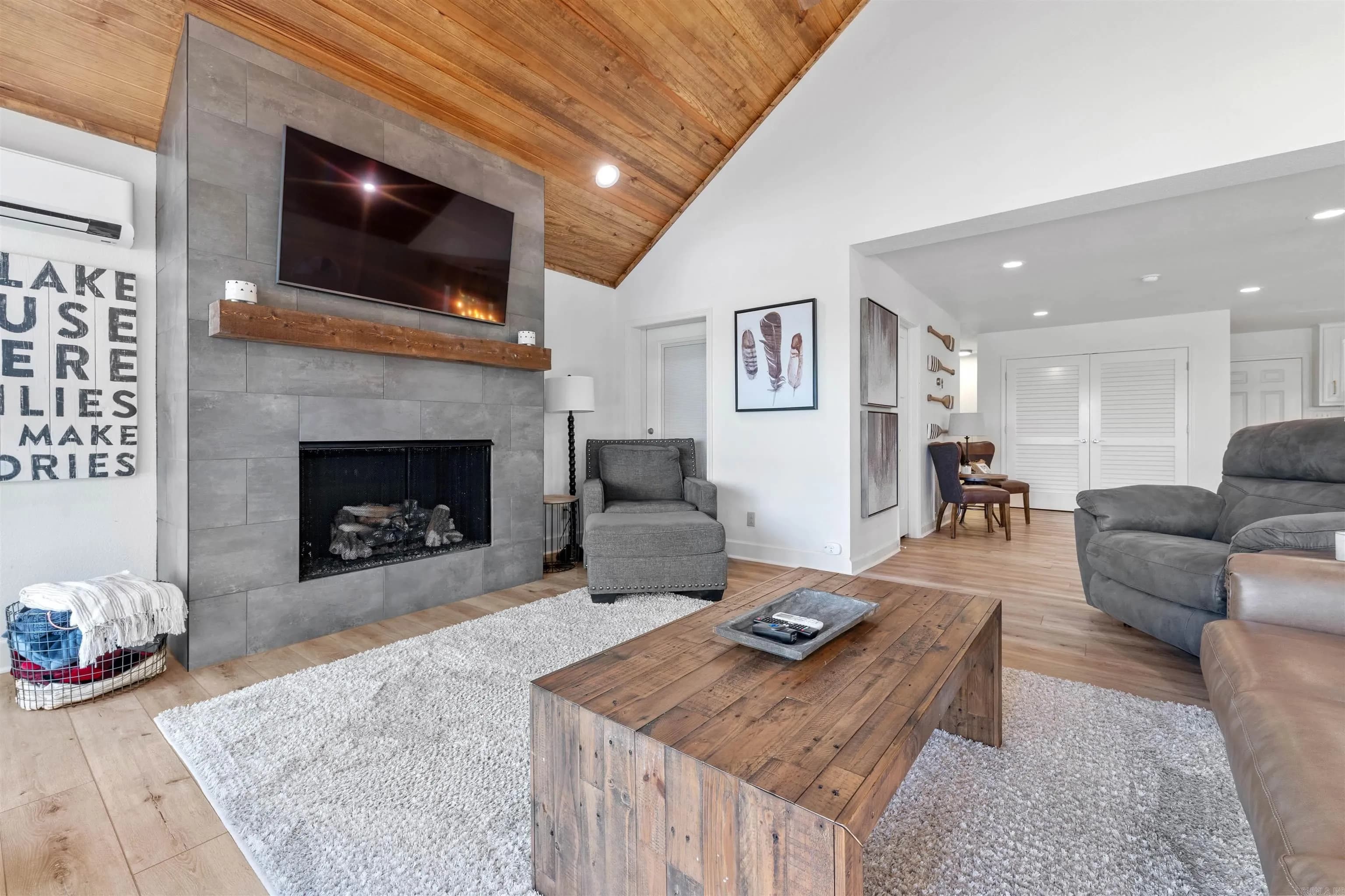 Property at 198  Wildflower - Image 16