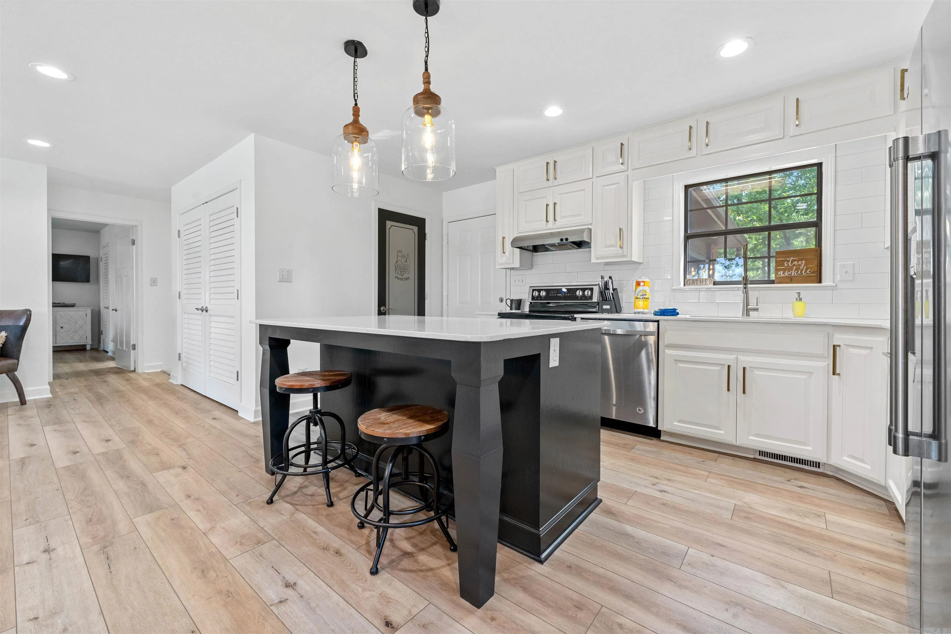 Property at 198  Wildflower - Image 18