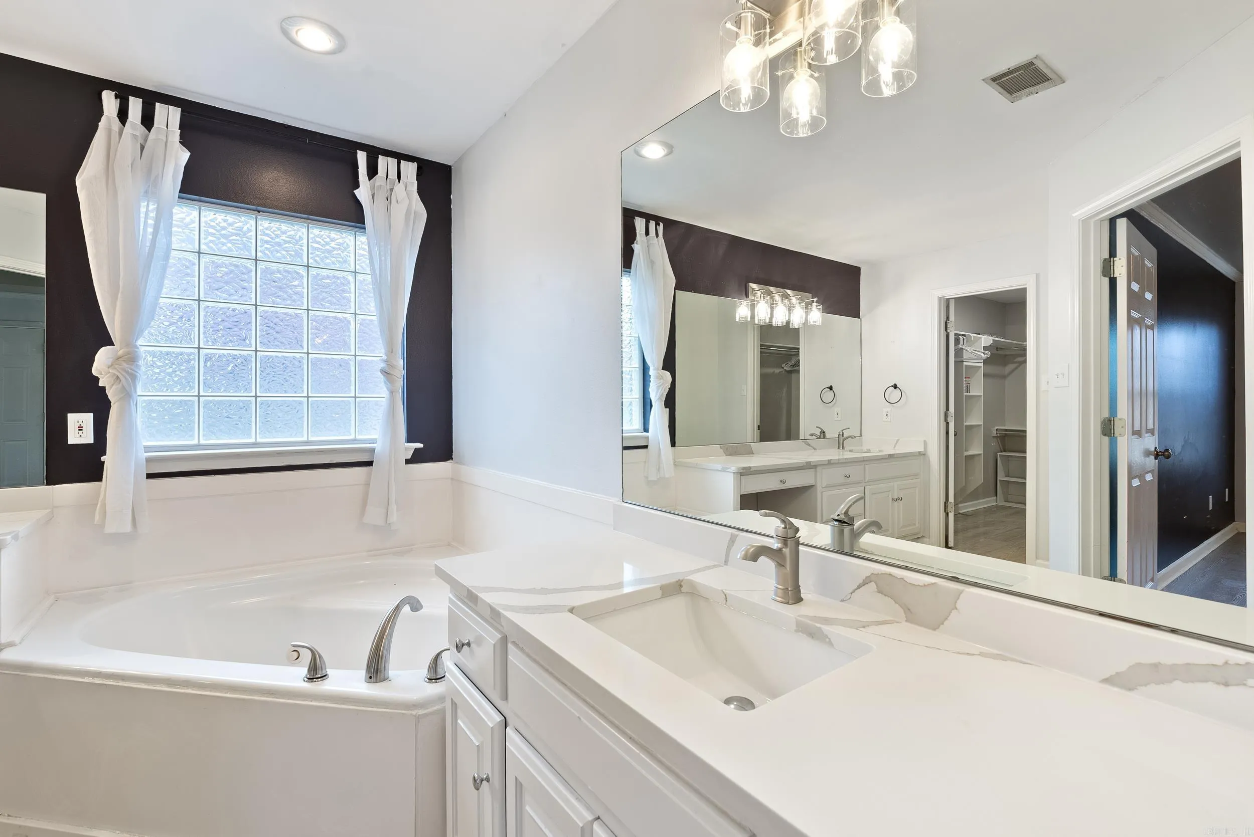 Property at 123  Ridgecrest - Image 23