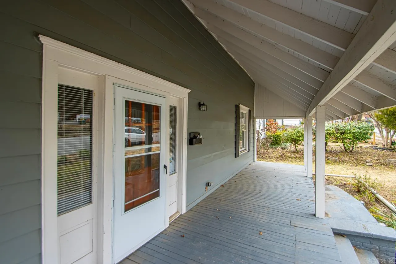 Property at 908  Lewis - Image 5