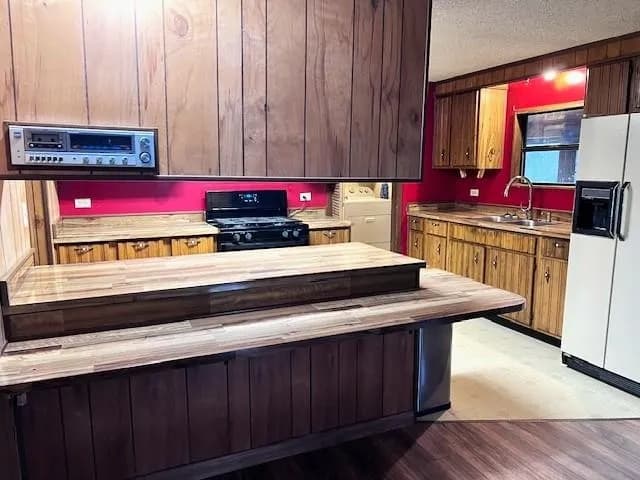 Property at 590  Oak grove - Image 4