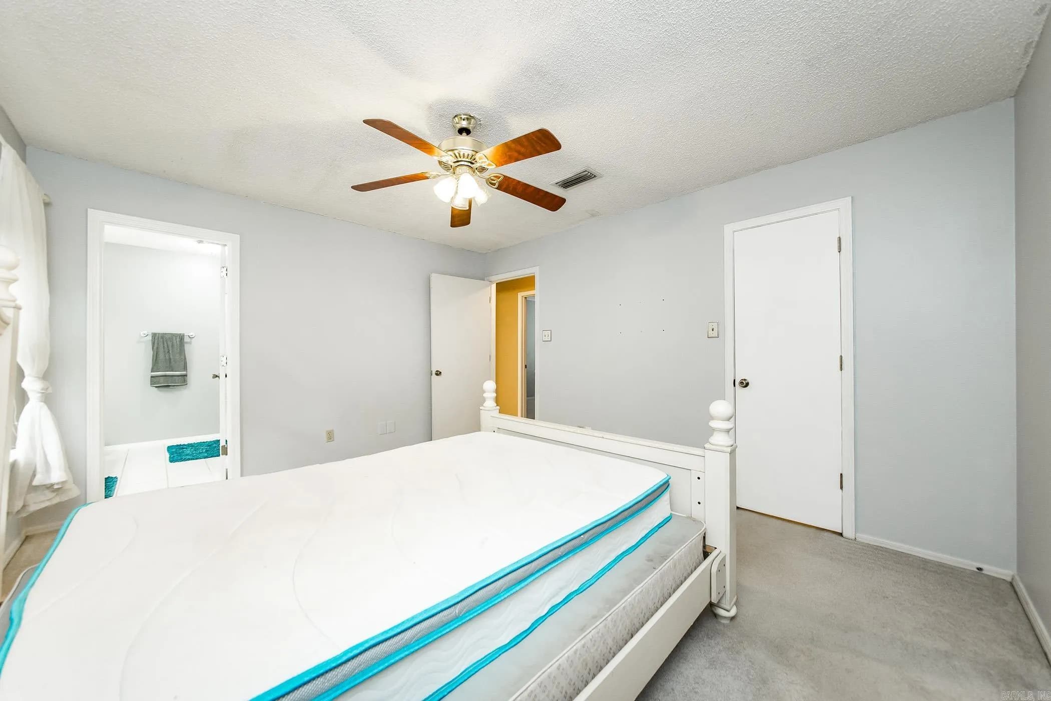 Property at 10  Cheyenne - Image 18
