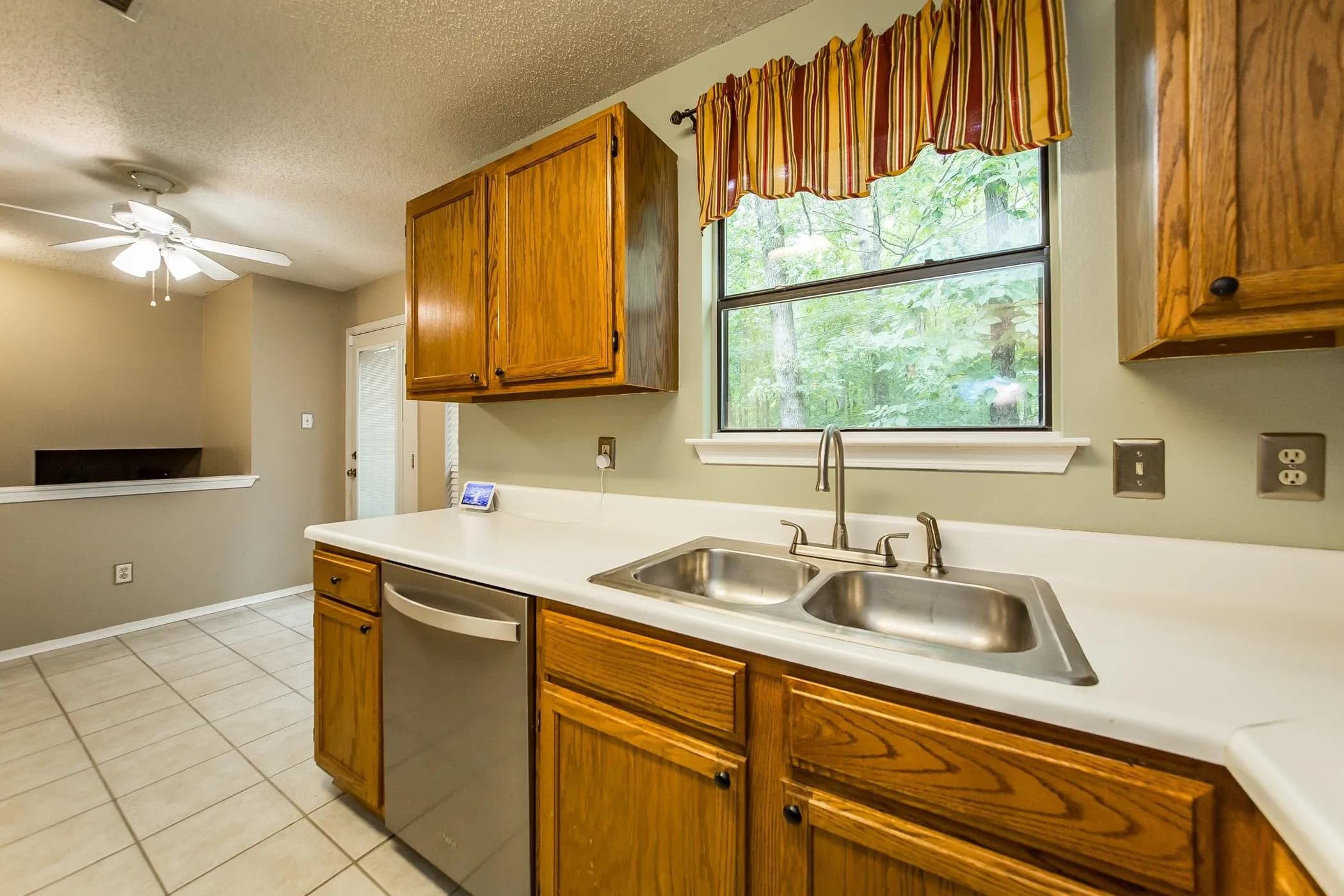 Property at 10  Cheyenne - Image 11