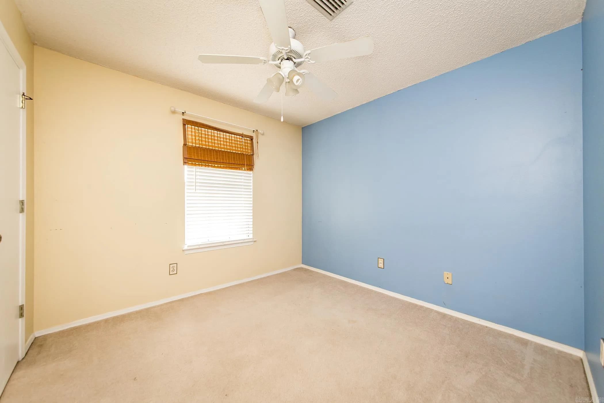 Property at 10  Cheyenne - Image 22
