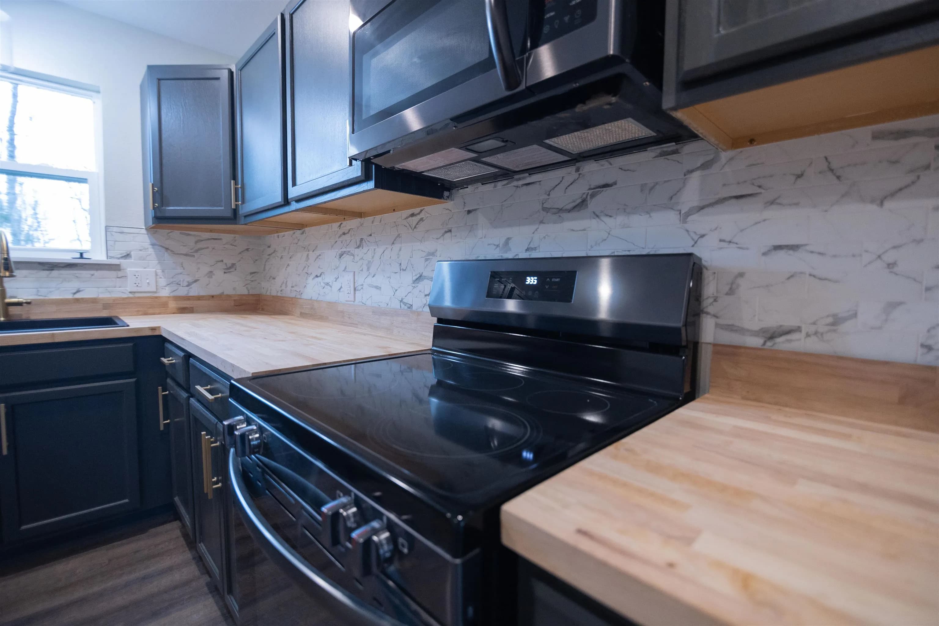 Property at 2445  Fairview - Image 8