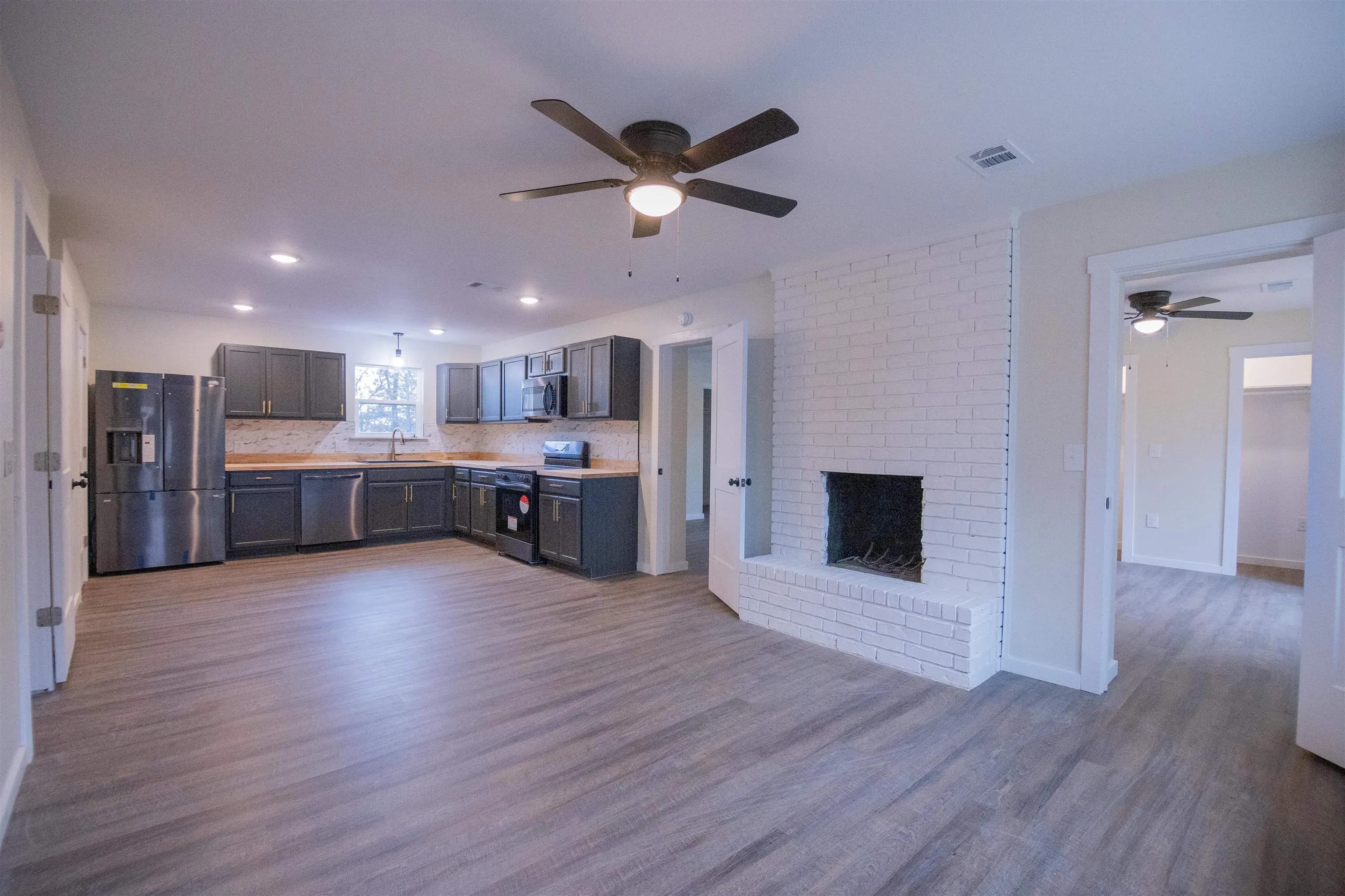 Property at 2445  Fairview - Image 4