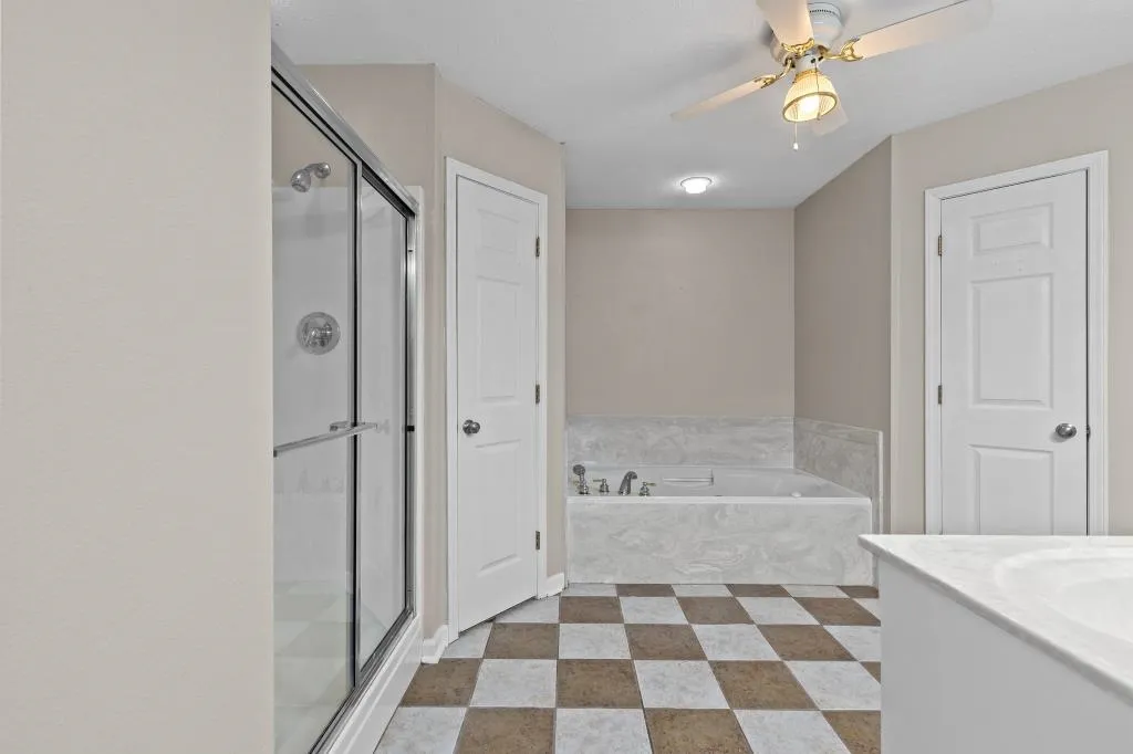 Property at 2814  Falcon - Image 30