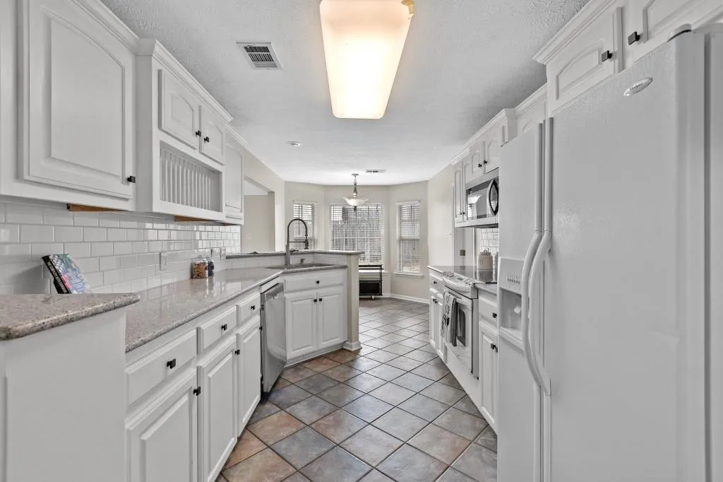 Property at 2814  Falcon - Image 24
