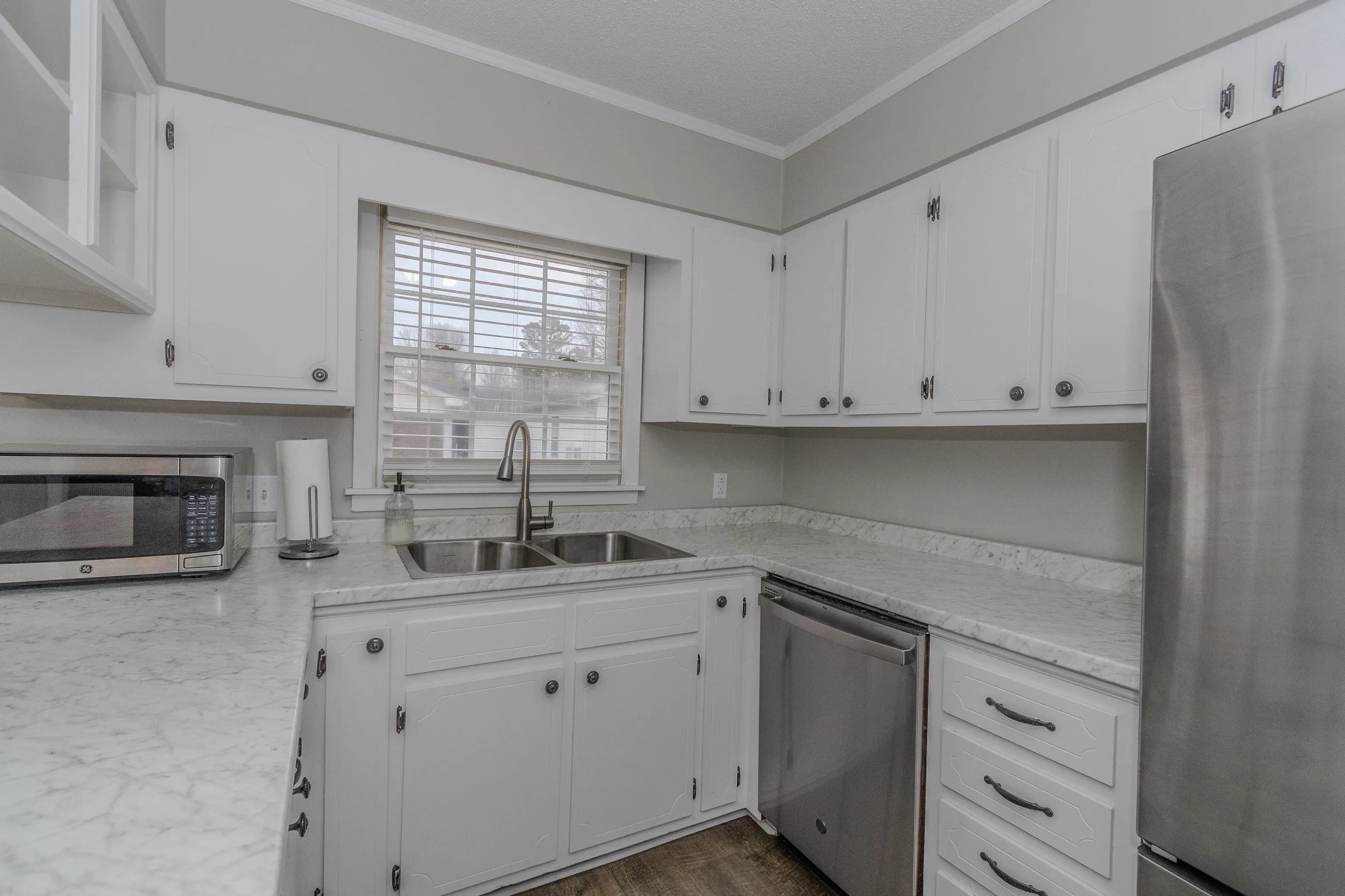 Property at 30  Sundale - Image 3