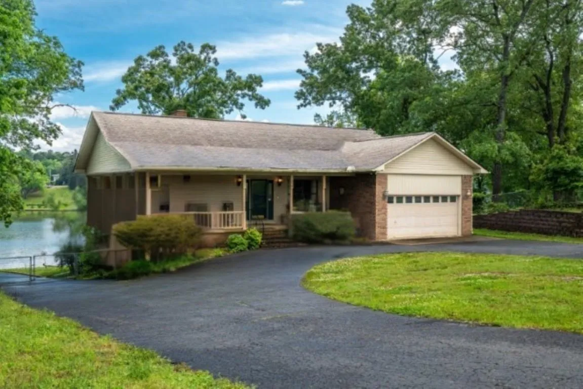 Property at 204  Paradise point - Image 1